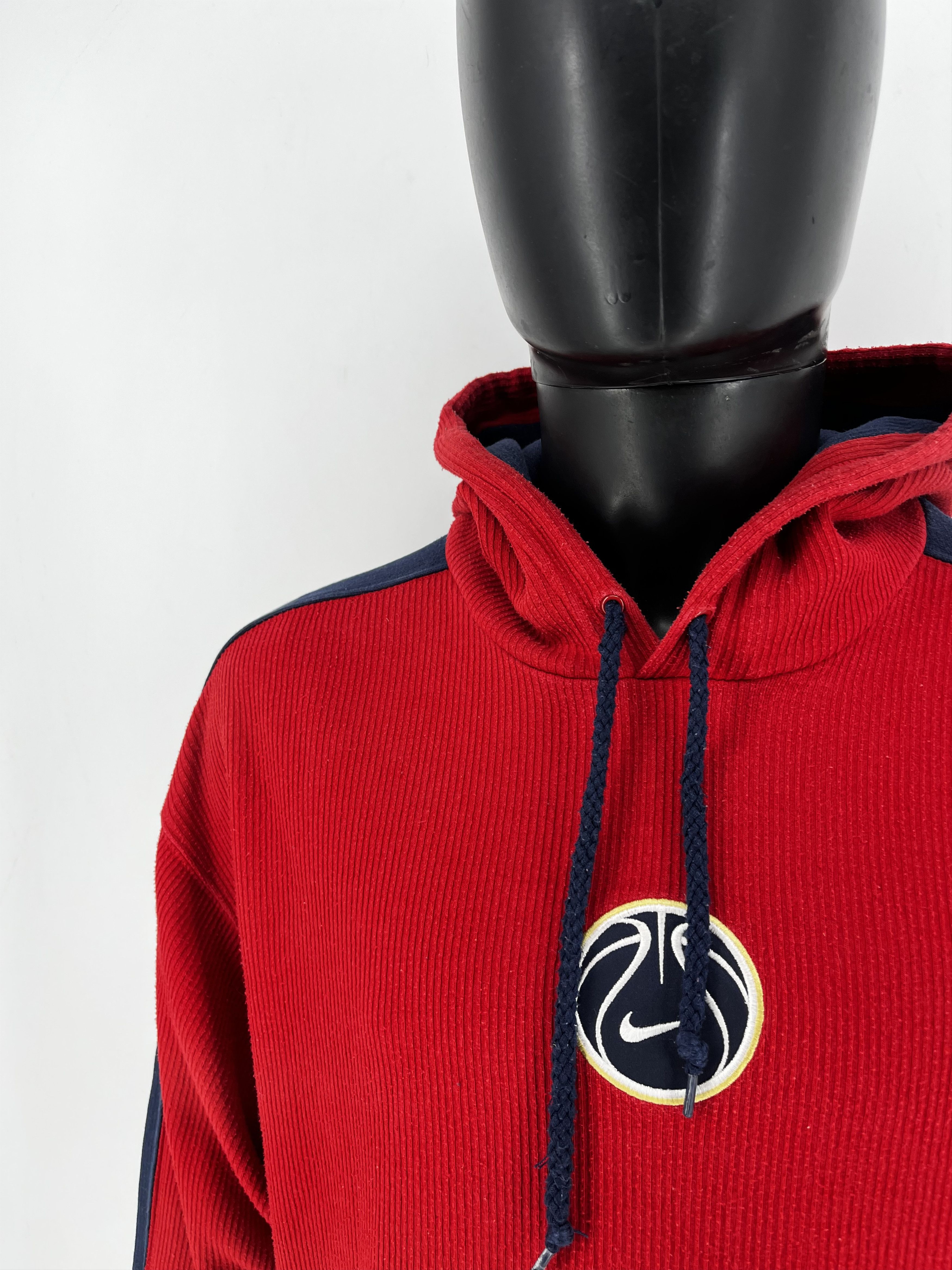 Nike Rare Vintage Nike Hoodie – Essential 2000s Streetwear (L) Size US L / EU 52-54 / 3 - 7 Thumbnail