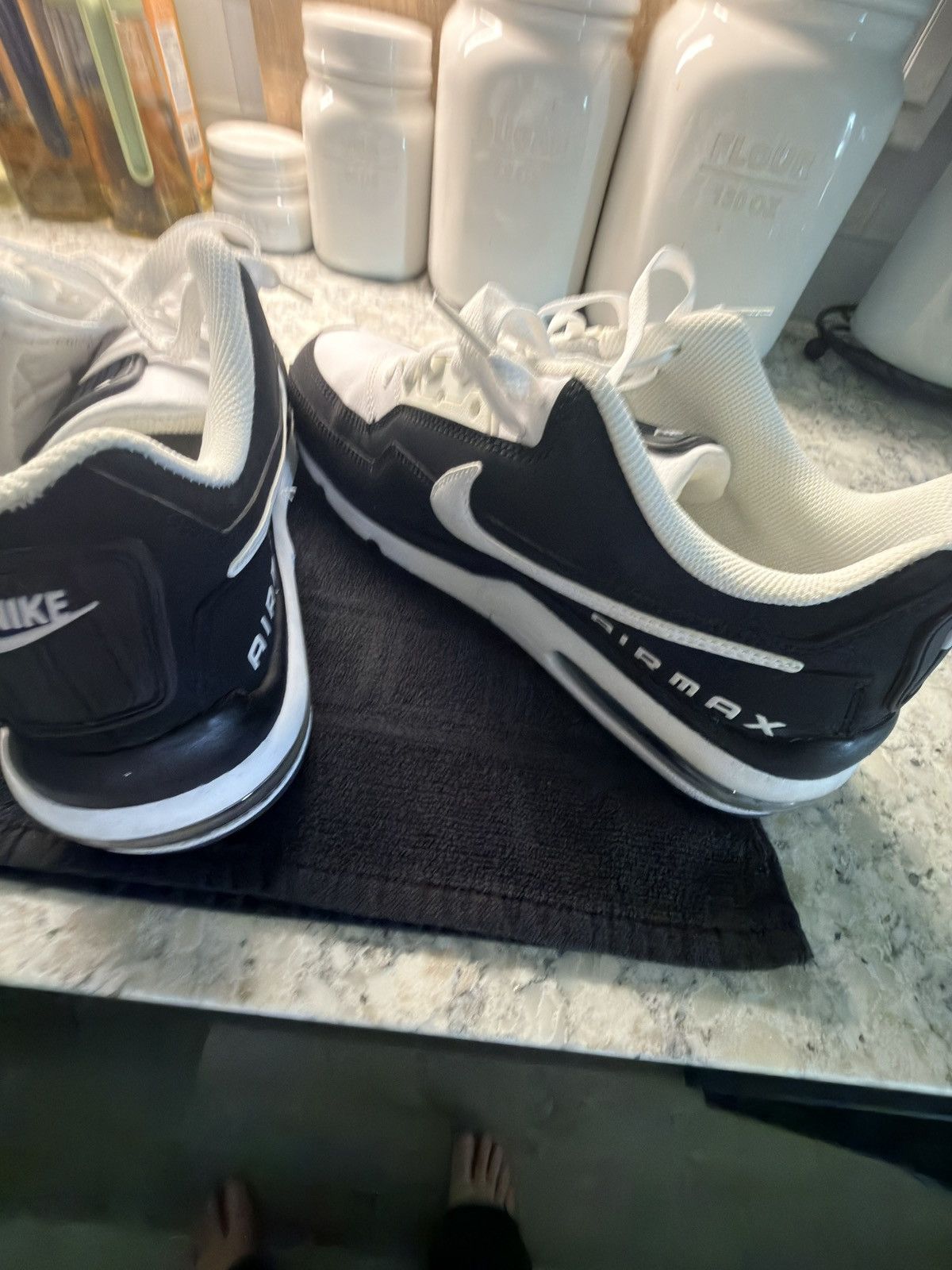 Nike Nike Airmax worn once Size US 11 / EU 44 - 3 Thumbnail