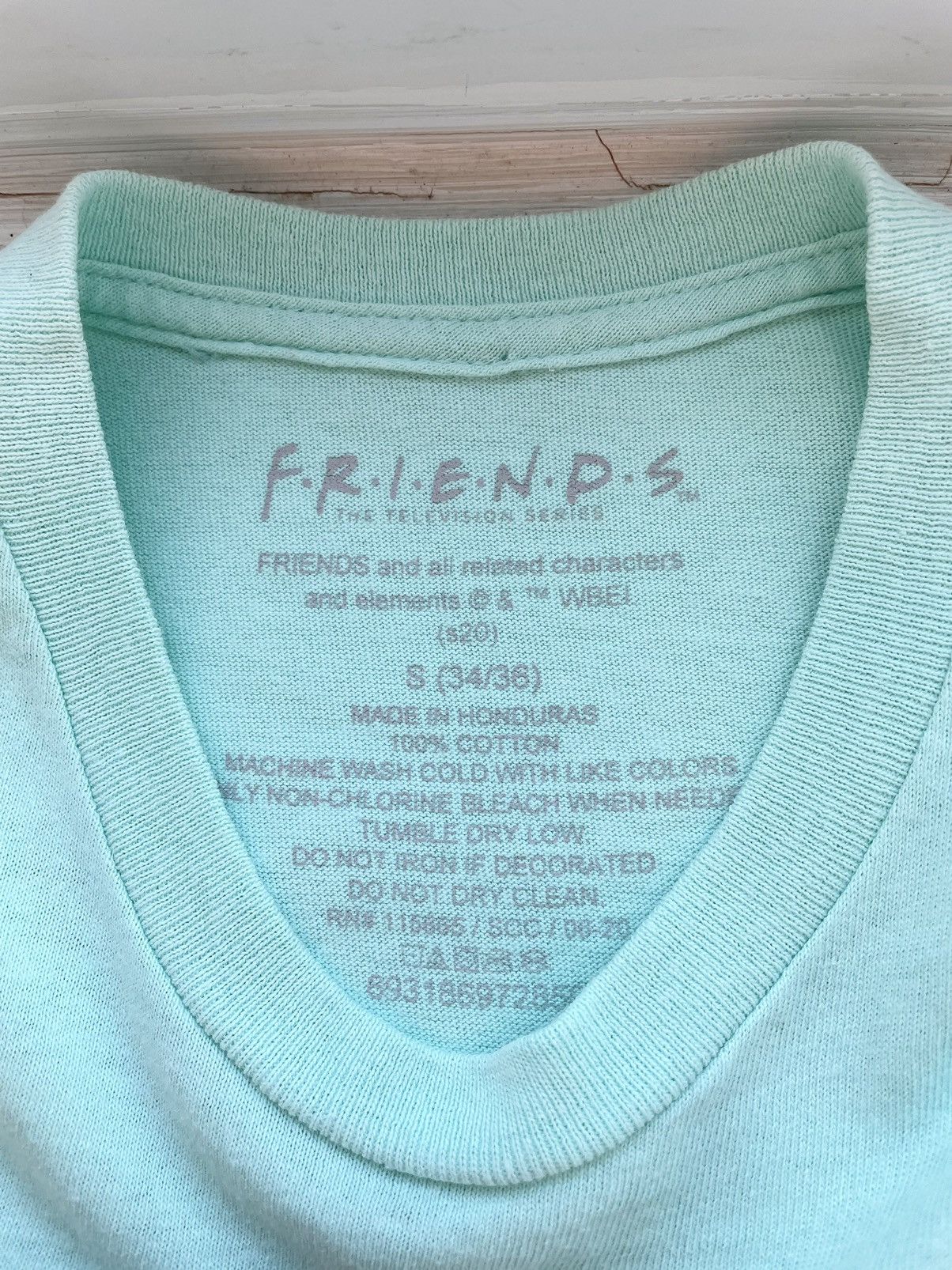 Warner Bros FRIENDS TV SITCOM (2020) Size US S / EU 44-46 / 1 - 5 Thumbnail