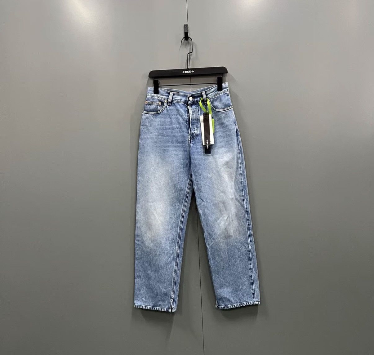 Gucci Gucci 25 Washed Denim Straight-Leg Pants J41 Size 25" / US 0 / IT 36 - 1 Thumbnail