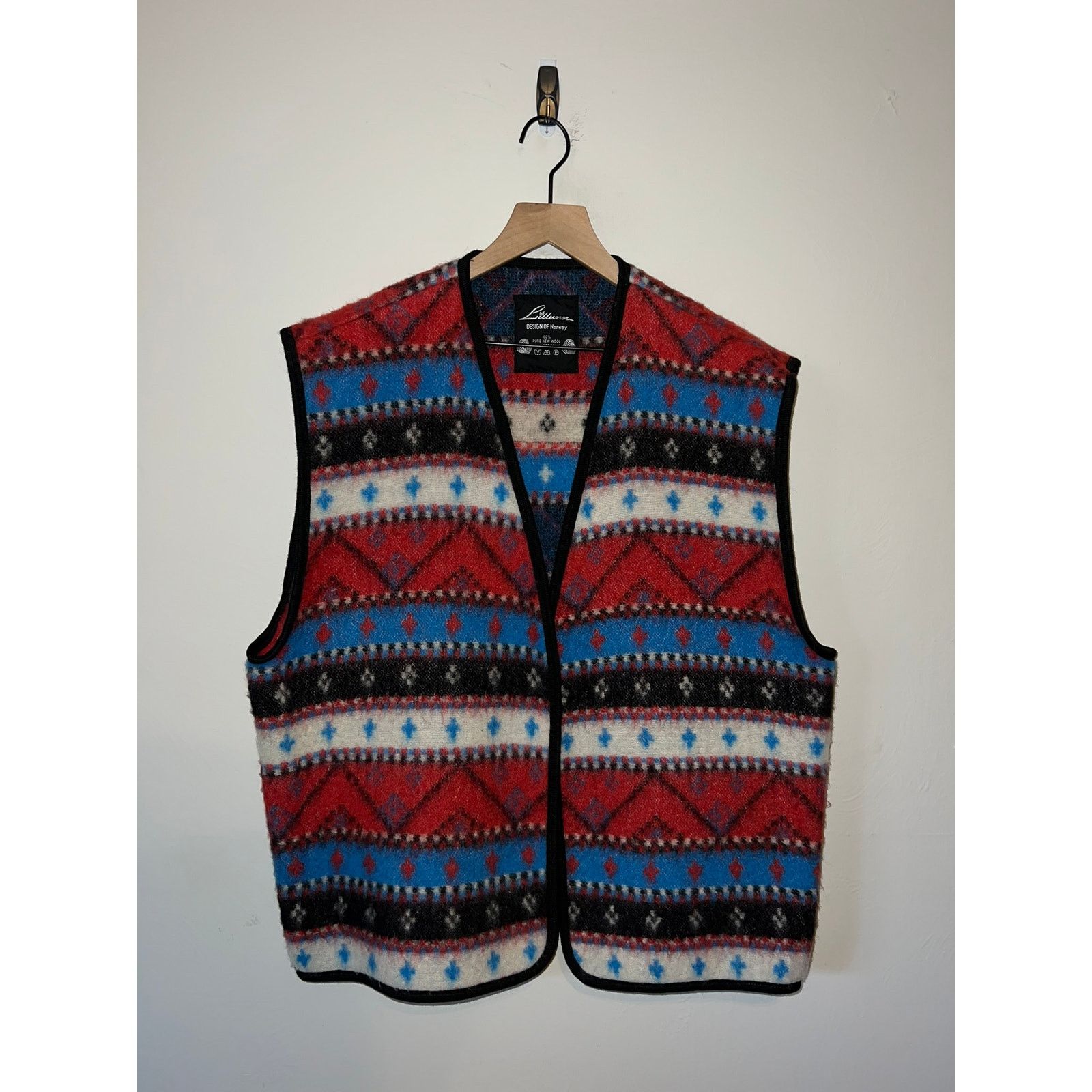 Vintage Vintage Norway Wool Vest Liliumn Design Of Norway XL Size US XL / EU 56 / 4 - 1 Thumbnail