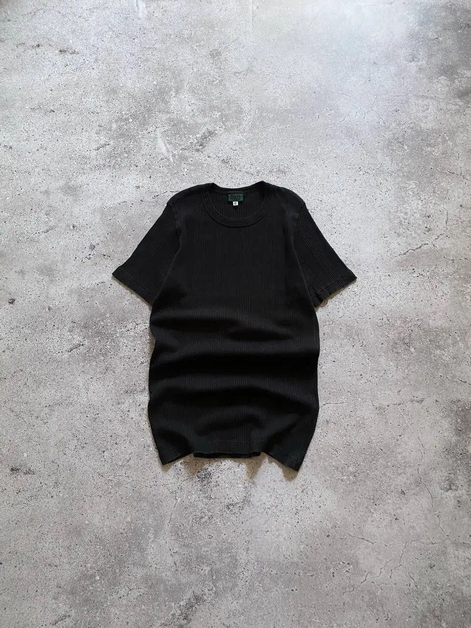 Dolce & Gabbana VINTAGE 90s DOLCE GABBANA DG LOGO RIBBED KNIT T SHIRT RARE Size US L / EU 52-54 / 3 - 1 Thumbnail