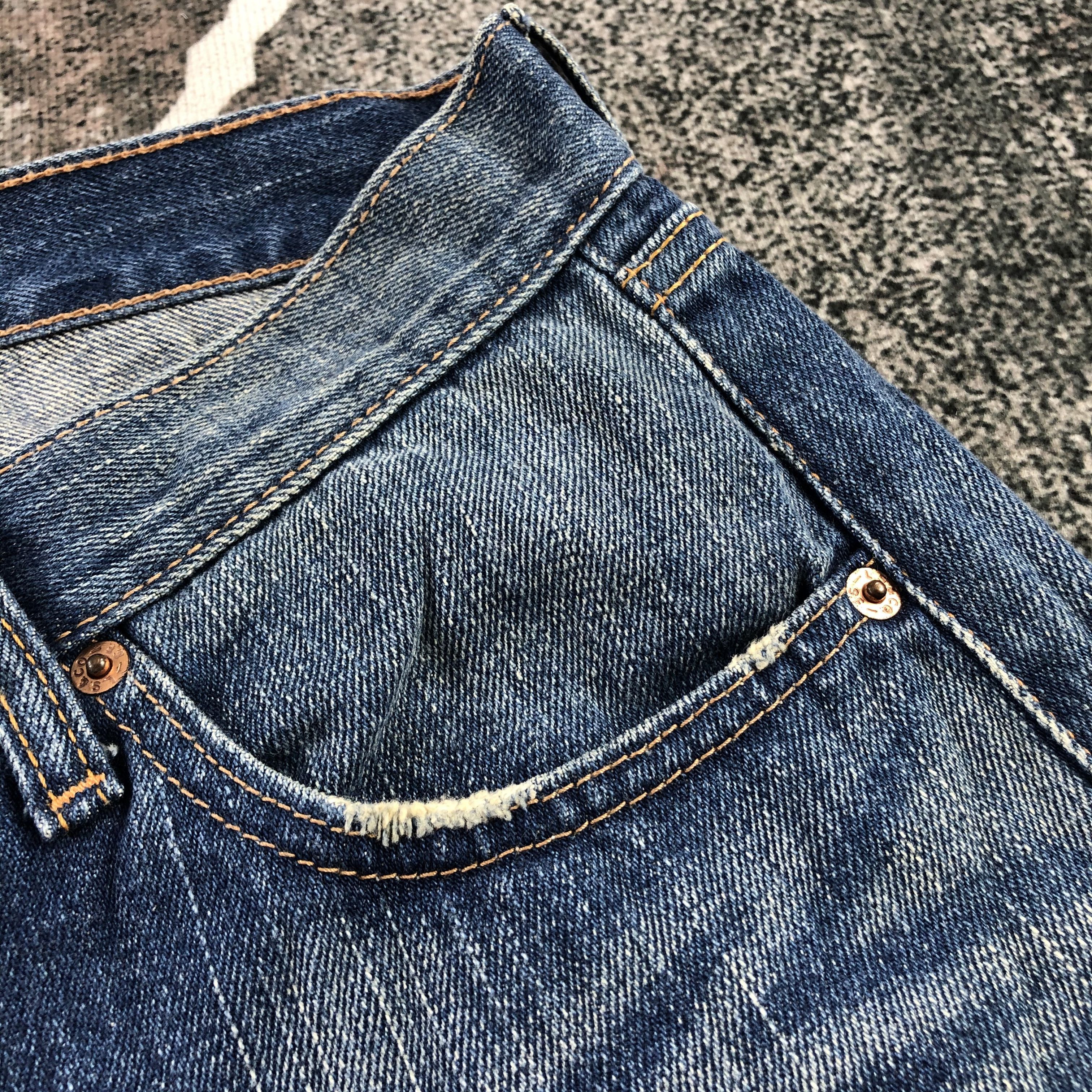 Levi's Vintage Levis 553 Jeans Faded Blue Denim KJ1352 Size US 30 / EU 46 - 8 Thumbnail