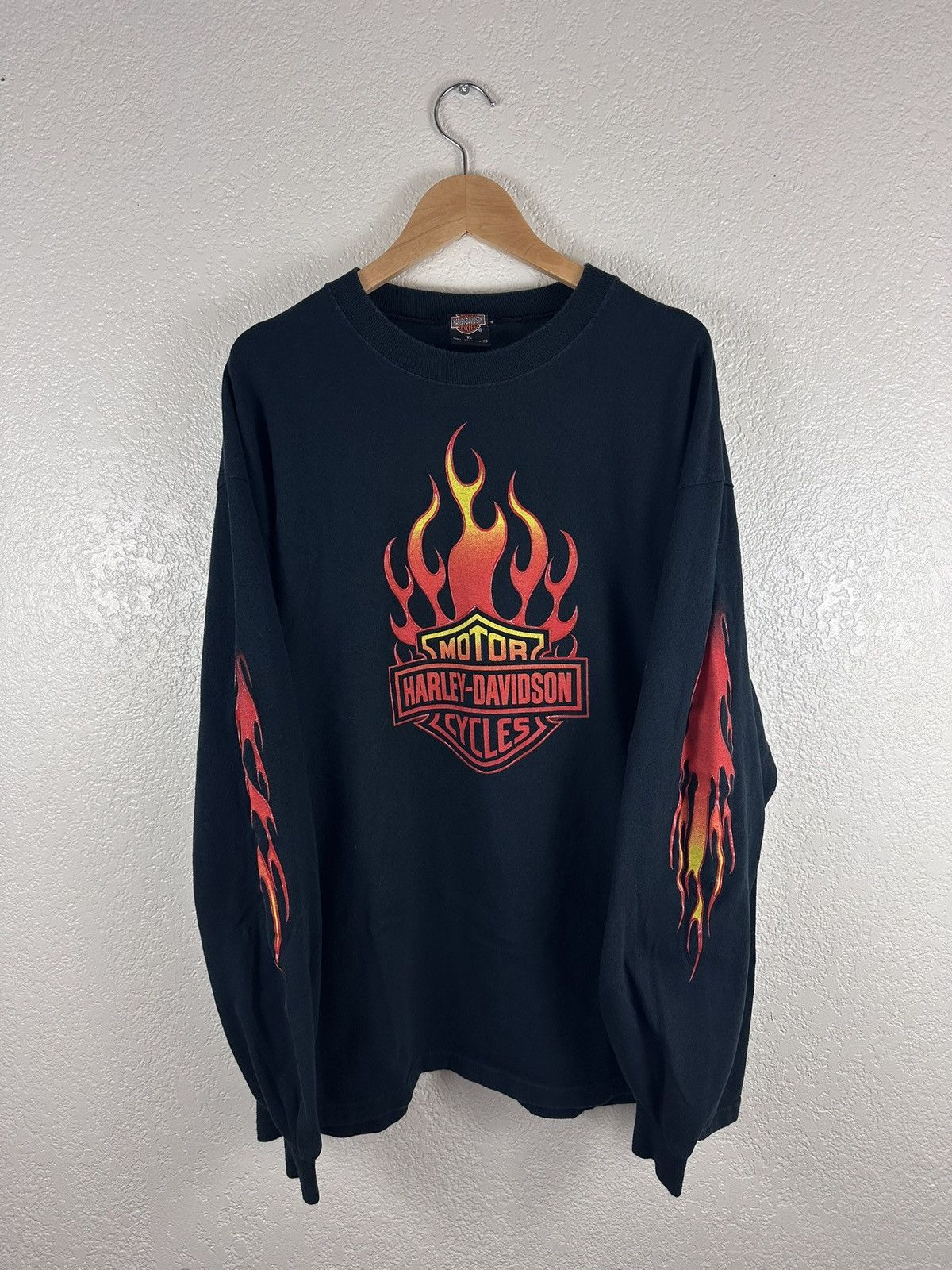 Harley Davidson Vintage Harley-Davidson long sleeve bold flame logo graphic Size US XL / EU 56 / 4 - 1 Thumbnail