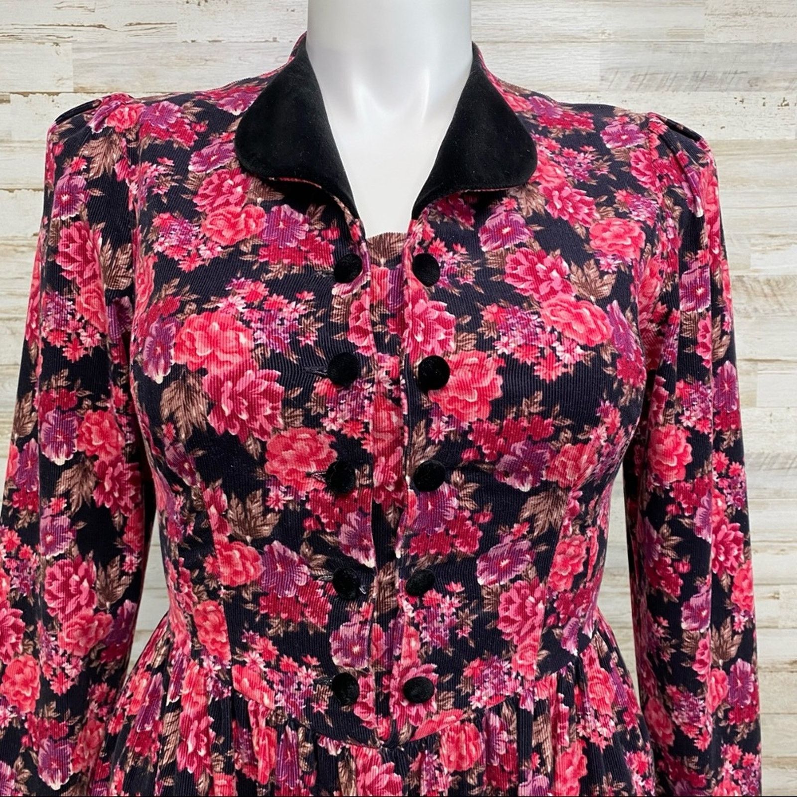 Laura Ashley Laura Ashley Vintage Corduroy Floral Dress Sz 10 Velvet Midi Size L / US 10 / IT 46 - 2 Thumbnail