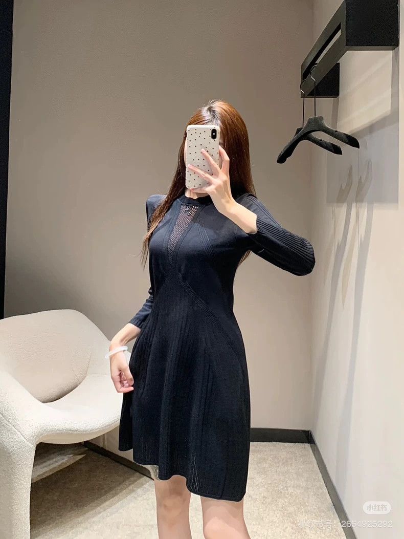 Chanel Chanel 24b black hollow V-neck knitted dress Size XS / US 0-2 / IT 36-38 - 7 Thumbnail