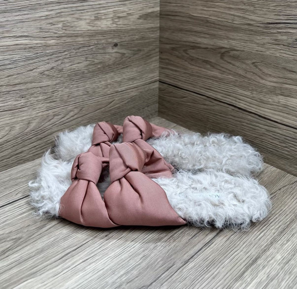 Aquazzura Aquazzura Pink Furry Slippers J41 Size US 8 / IT 38 - 1 Thumbnail