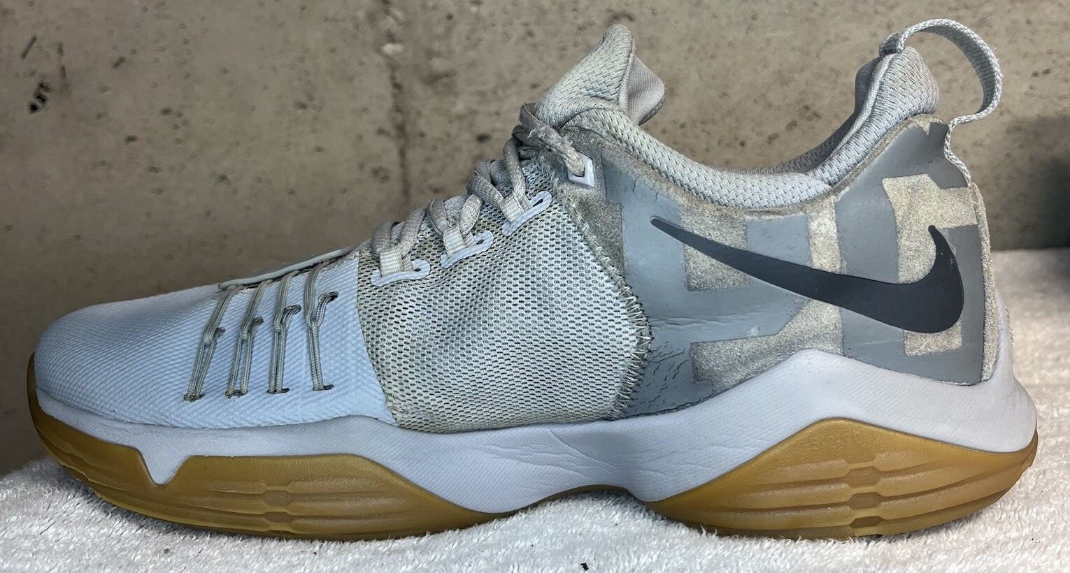 Nike NIKE PG 1 SUPERSTITION PAUL GEORGE BASKETBALL SHOES SIZE 11 Size US 11 / EU 44 - 5 Thumbnail