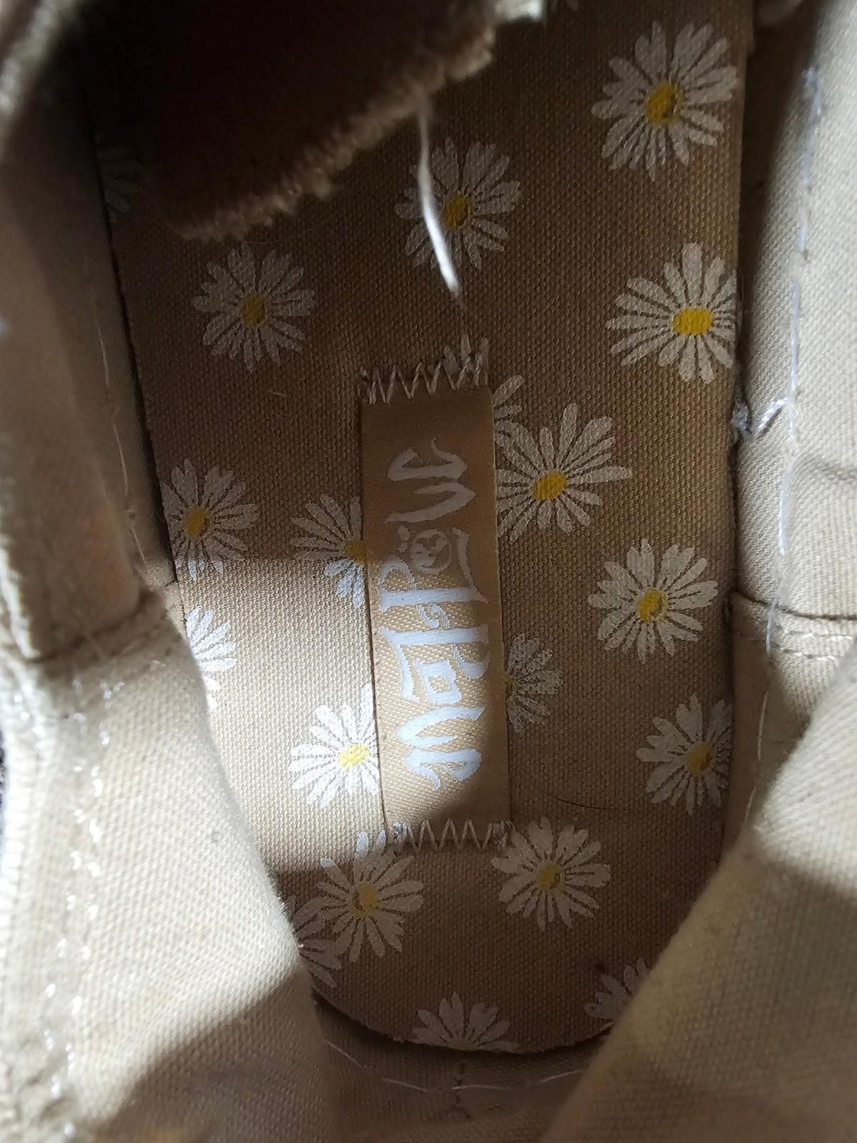 Designer Mod Love Love Shoes Sneakers Flat Women 9 Beige Lace Up Y2K Size US 9 / IT 39 - 4 Thumbnail