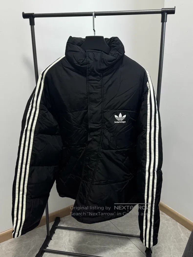 Balenciaga Balenciaga Black Puffer Jacket with Three Stripes on the S Size US S / EU 44-46 / 1 - 2 Thumbnail