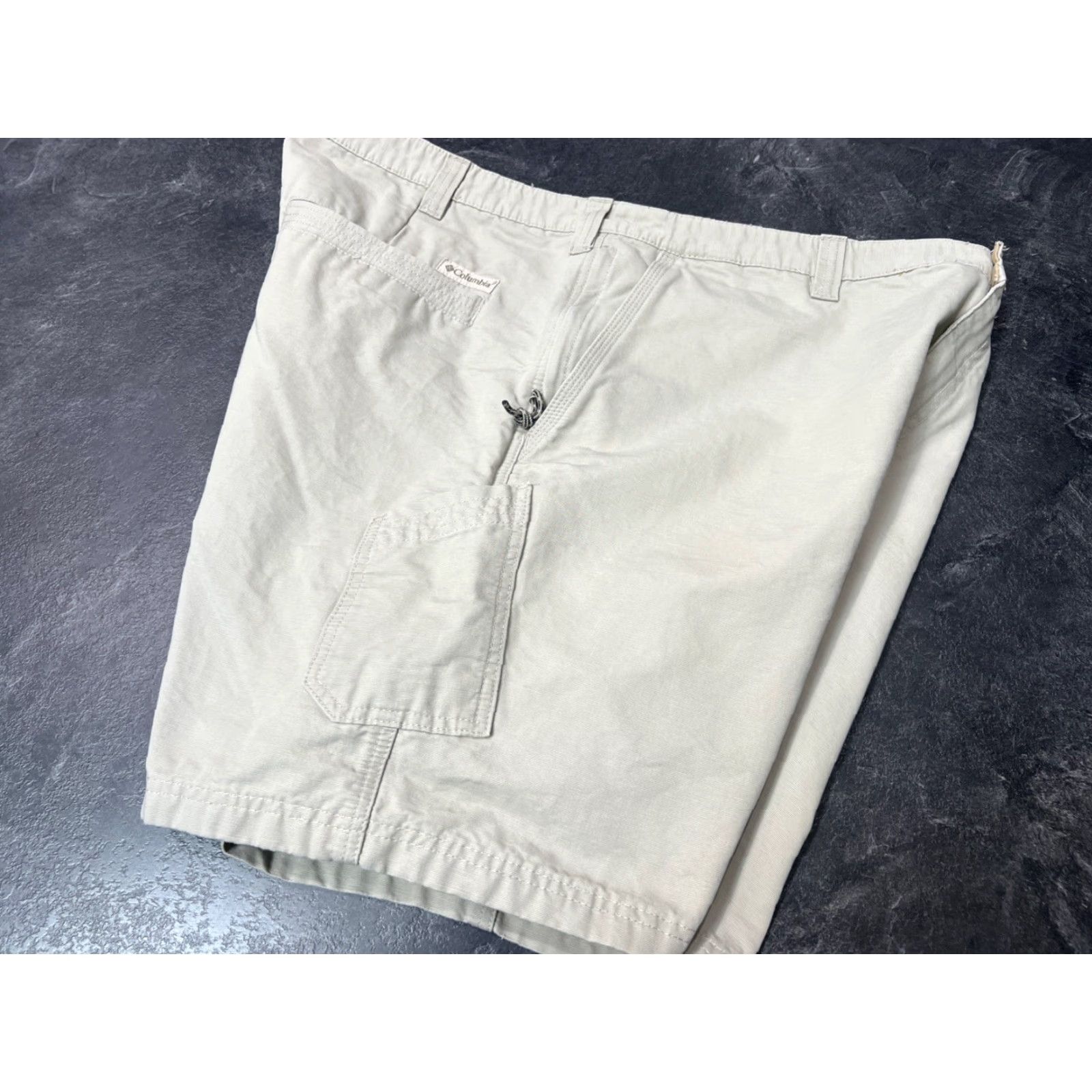 Vintage Columbia Shorts Mens 42W Khaki 10" Inseam Hiking Utility Pockets Casual Outdoor Chino Elastic Waist Pockets Beige Cotton Regular Men Size US 42 / EU 58 - 3 Thumbnail