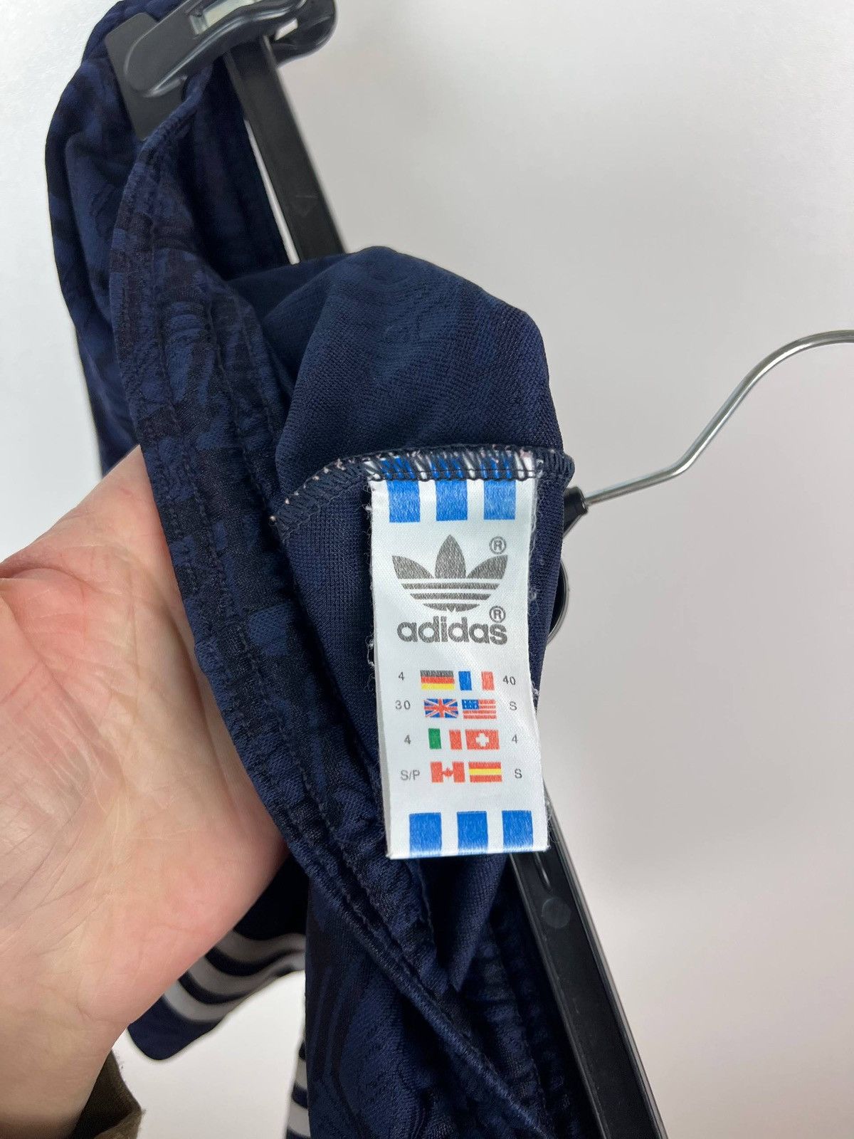 Adidas Adidas 90s vintage short size S 30 Size US 30 / EU 46 - 3 Thumbnail