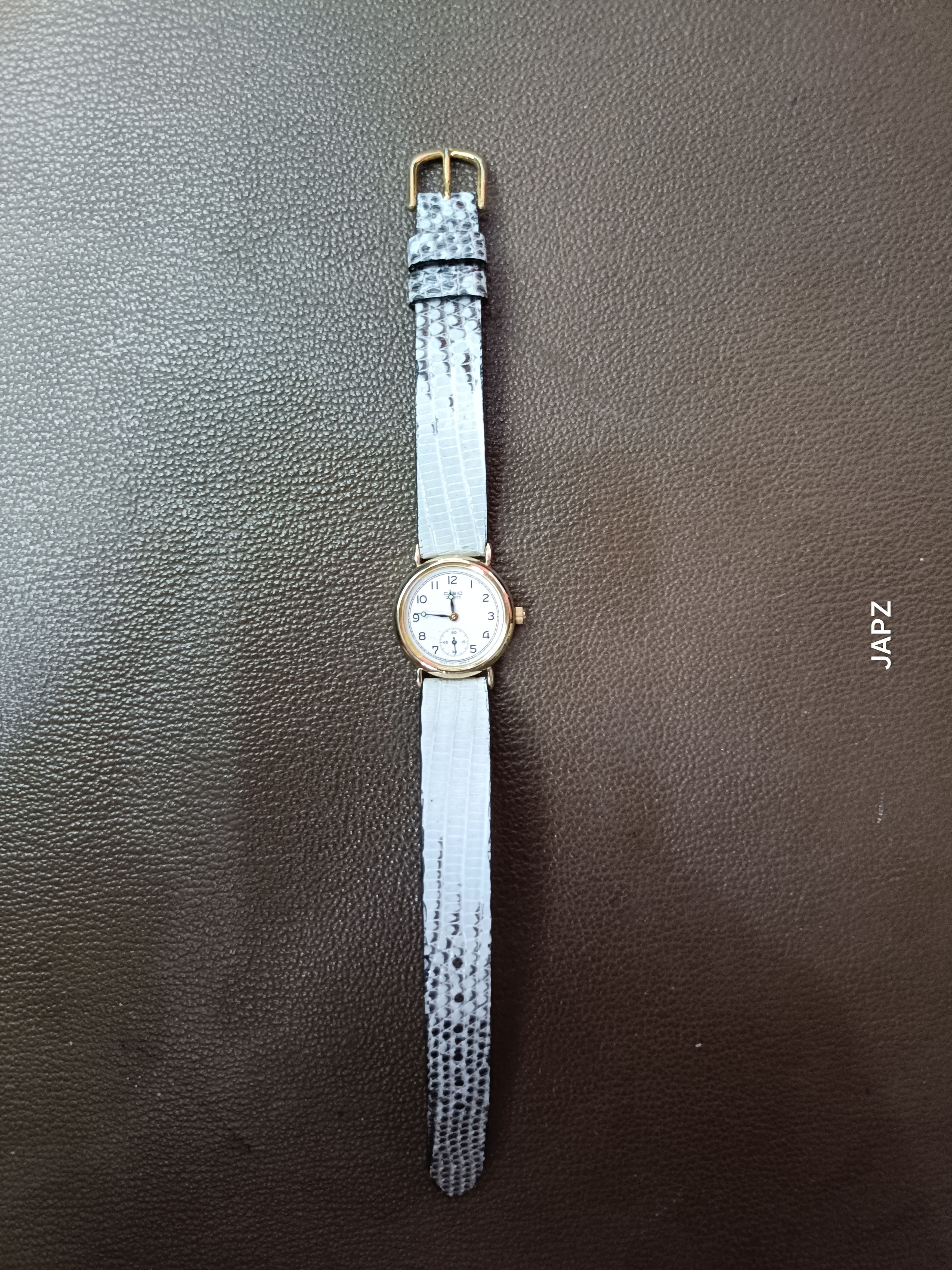 Casio Vintage Casio ladies LV 532 sub second swiss movt Size ONE SIZE - 2 Thumbnail
