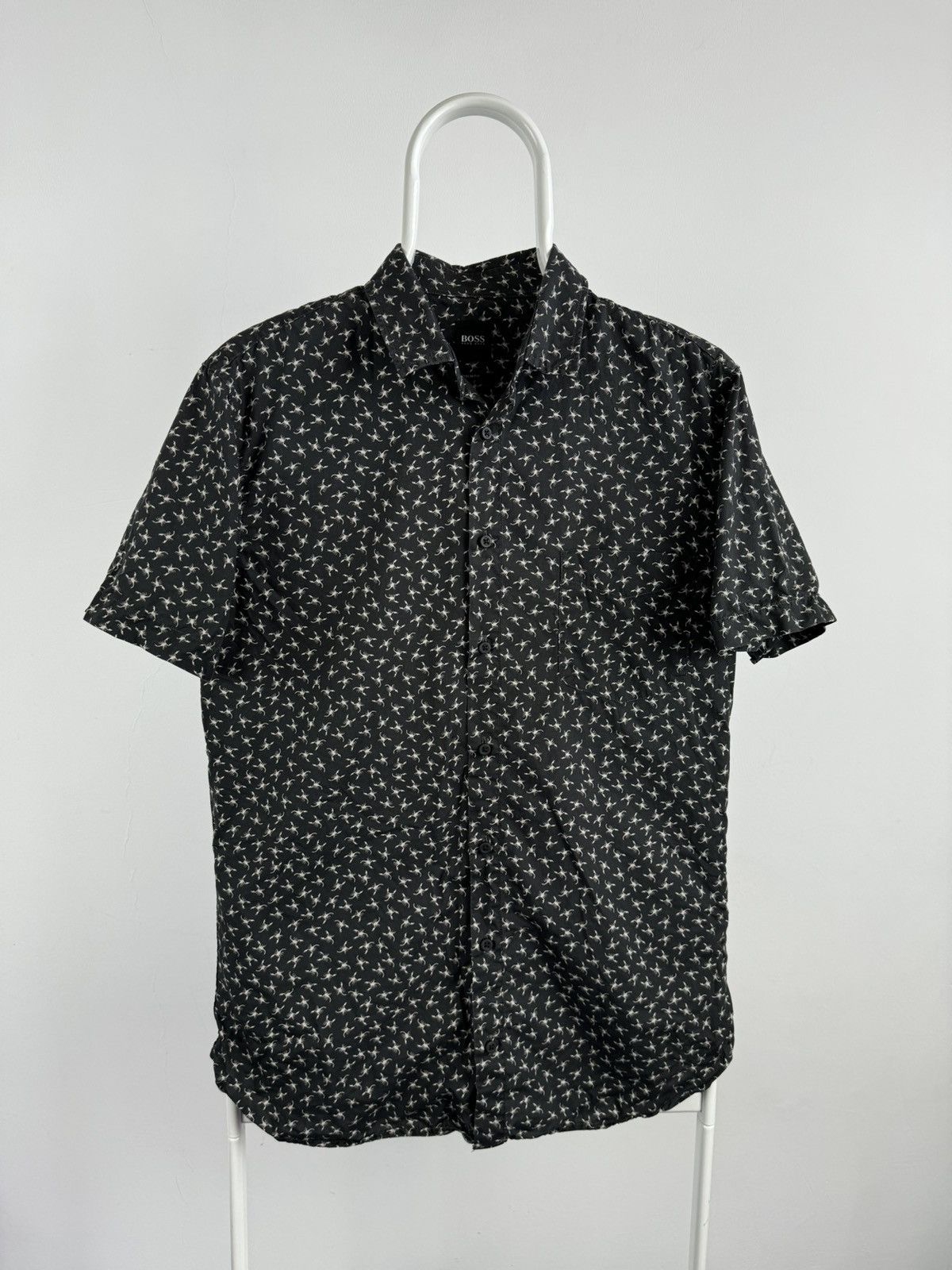 Hugo Boss Hugo Boss Monogram Scorpion Logo Short Sleeve Shirt Size US S / EU 44-46 / 1 - 1 Thumbnail
