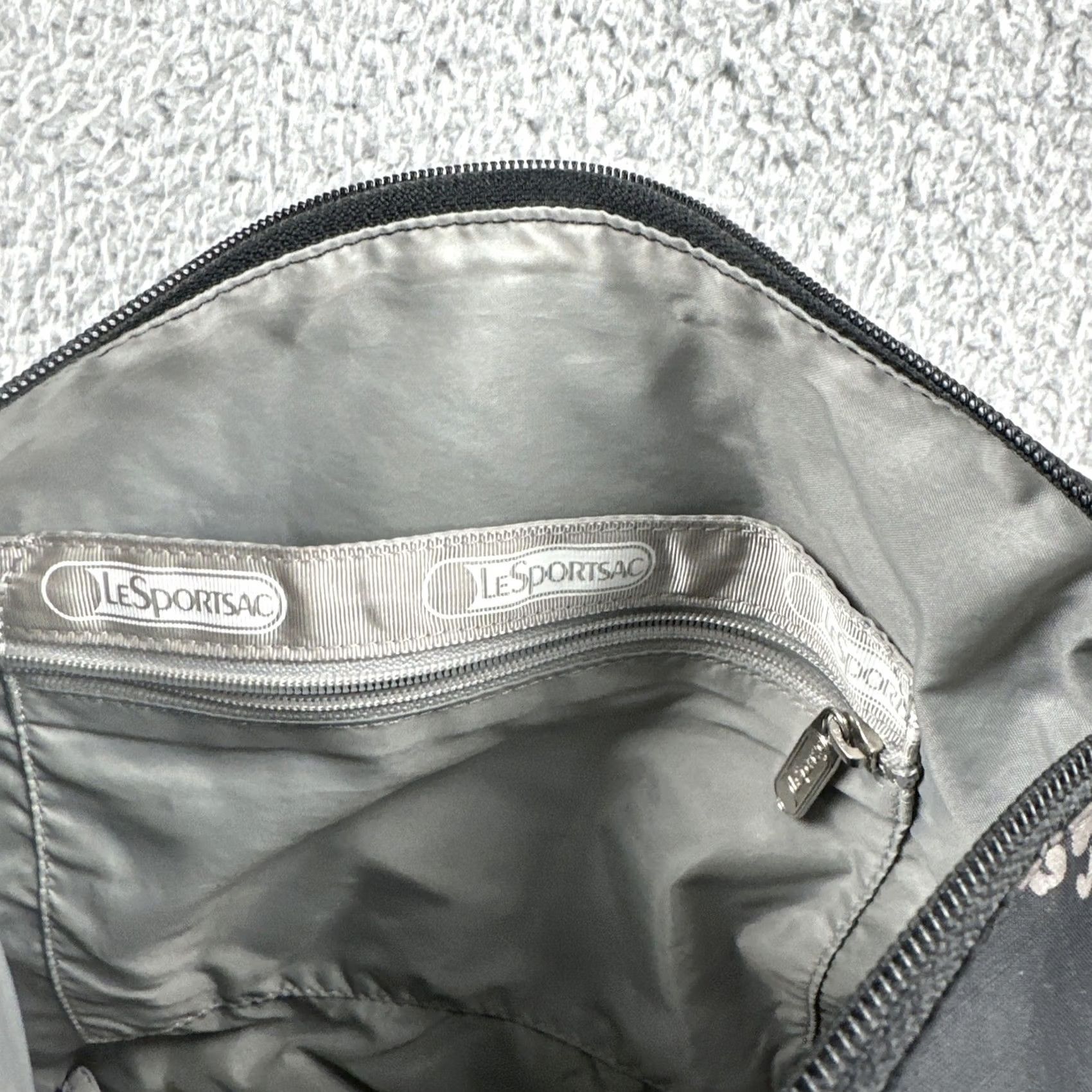 LeSportsac VINTAGE Le SportSac Medium Crossbody Bag Black Nylon Women EUC Size ONE SIZE - 6 Thumbnail