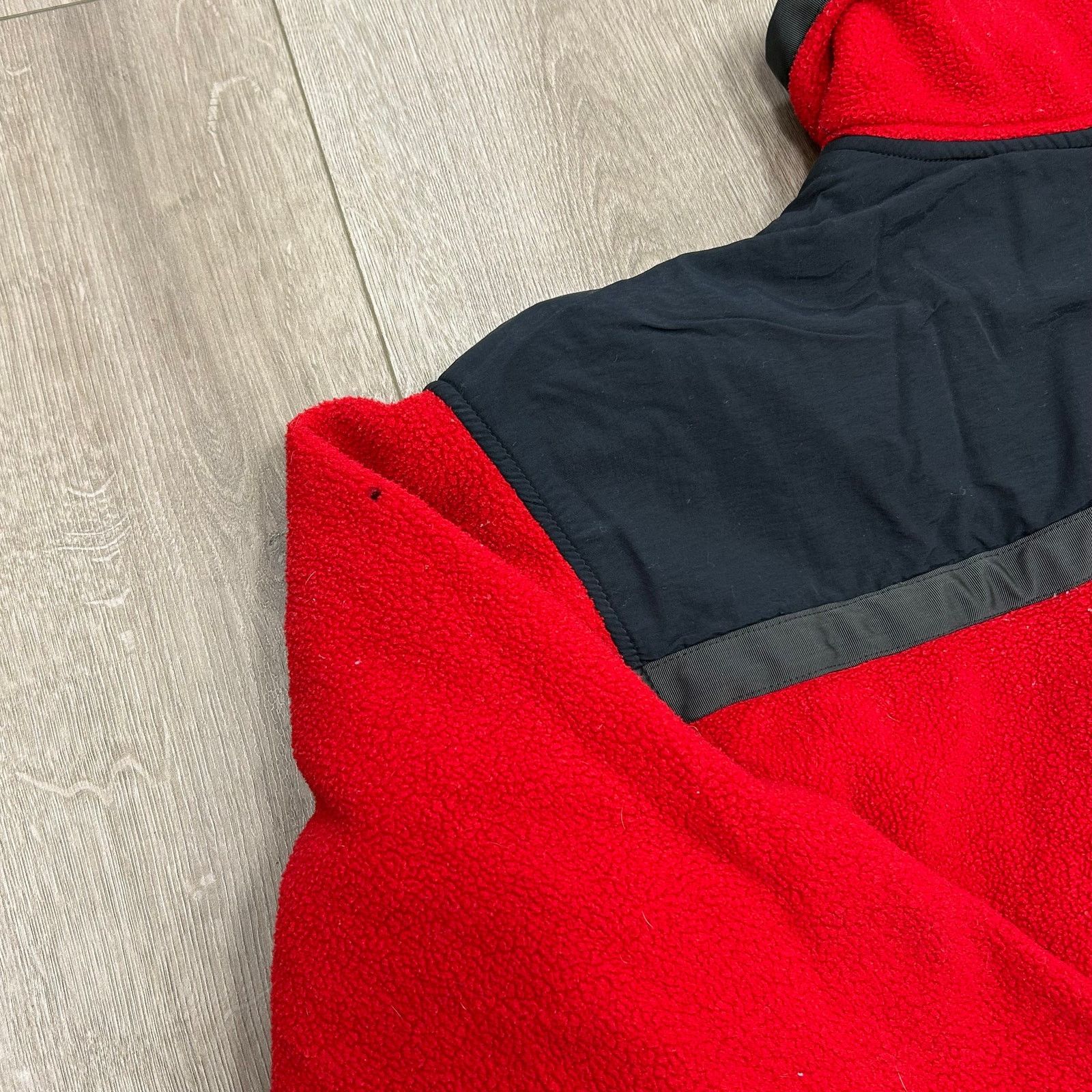 The North Face vintage The North Face red black fleece pullover jacket Size US L / EU 52-54 / 3 - 8 Thumbnail