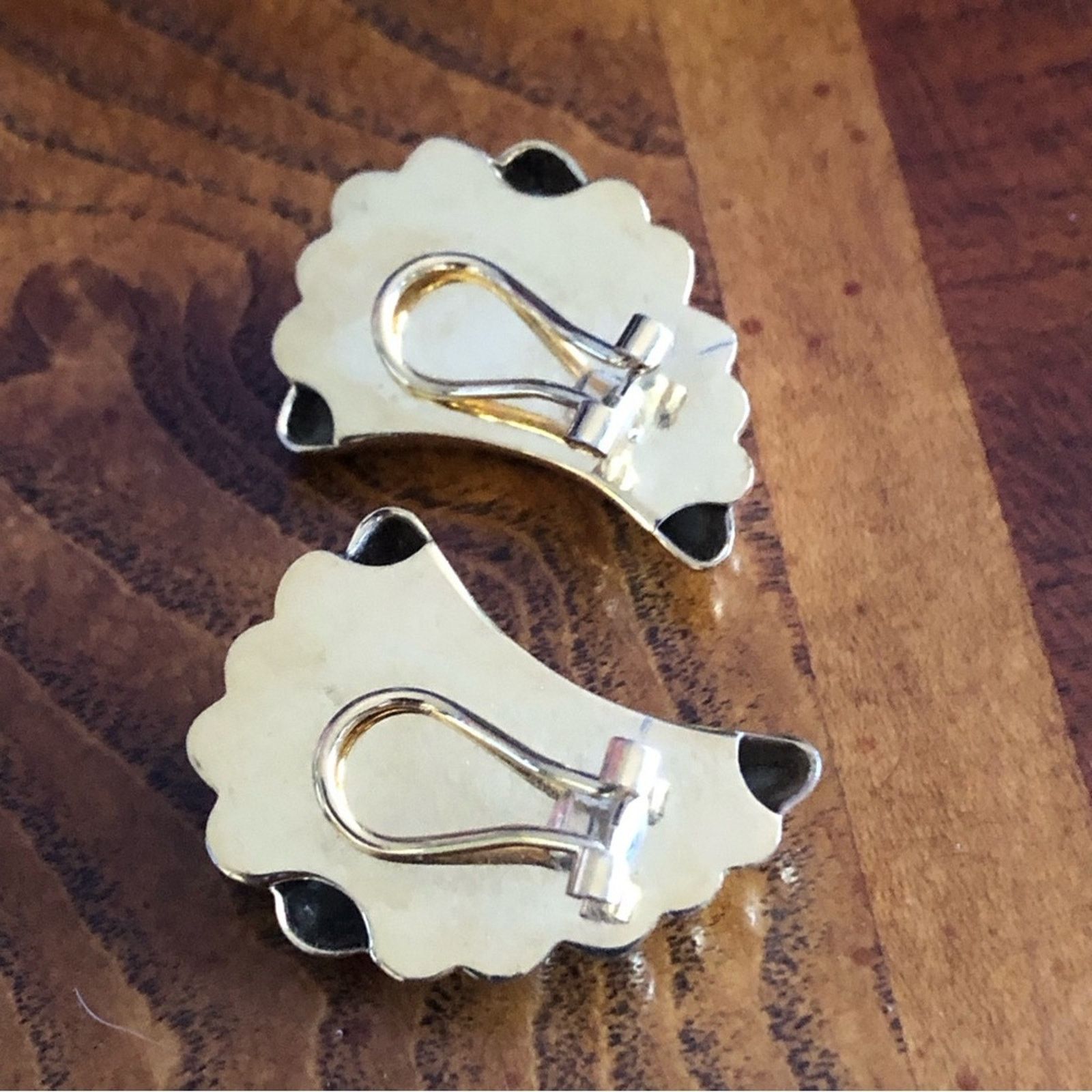 Vintage Vintage 70s-80s gold swirl design clip on earrings Size ONE SIZE - 2 Thumbnail