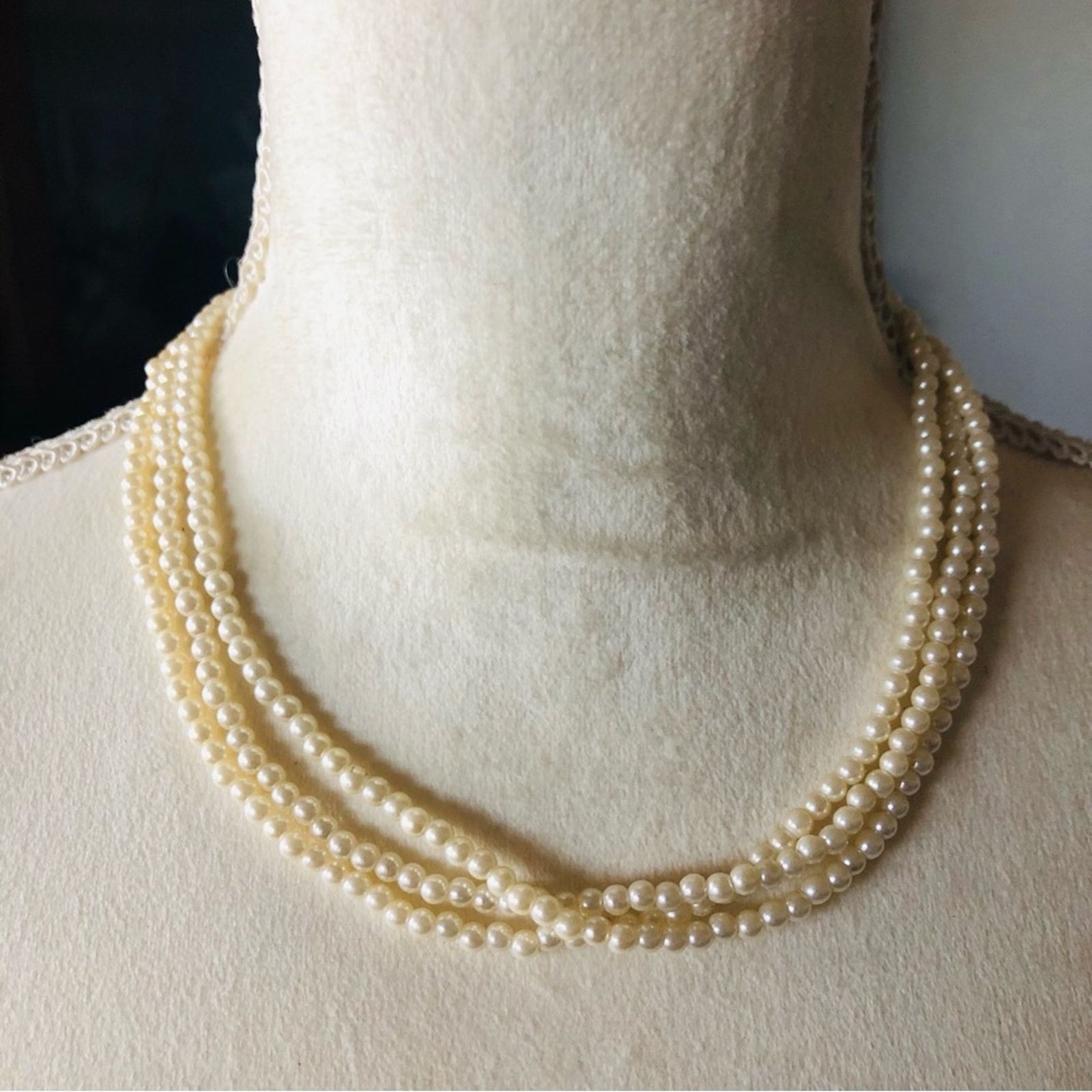 Vintage Vintage 80s versatile triple strand cream pearl necklac Size ONE SIZE - 4 Thumbnail