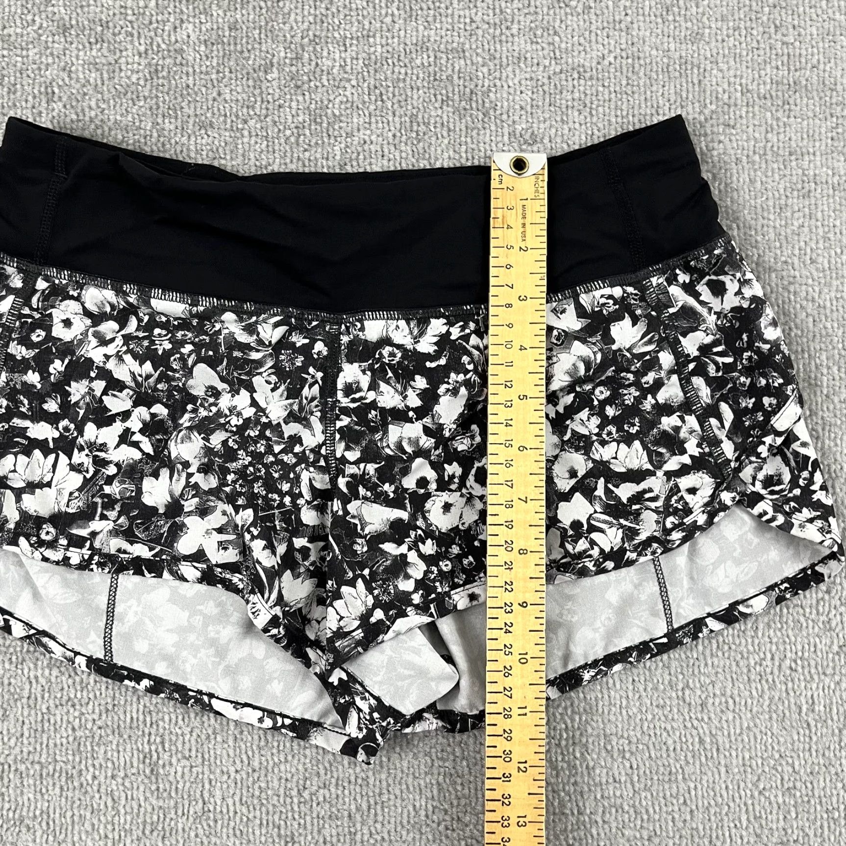 Lululemon VINTAGE Lululemon Speed Shorts Womens 4 / 3" Linerless Performance 4 Way Stretch Floral Size 28" / US 6 / IT 42 - 5 Thumbnail