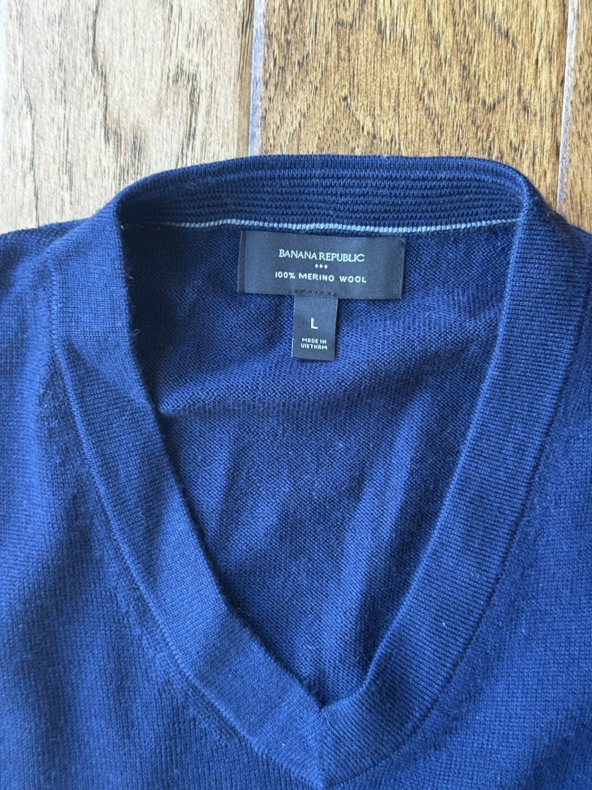Banana Republic L Banana Republic Navy V Neck Merino Wool Sweater Size US L / EU 52-54 / 3 - 2 Thumbnail