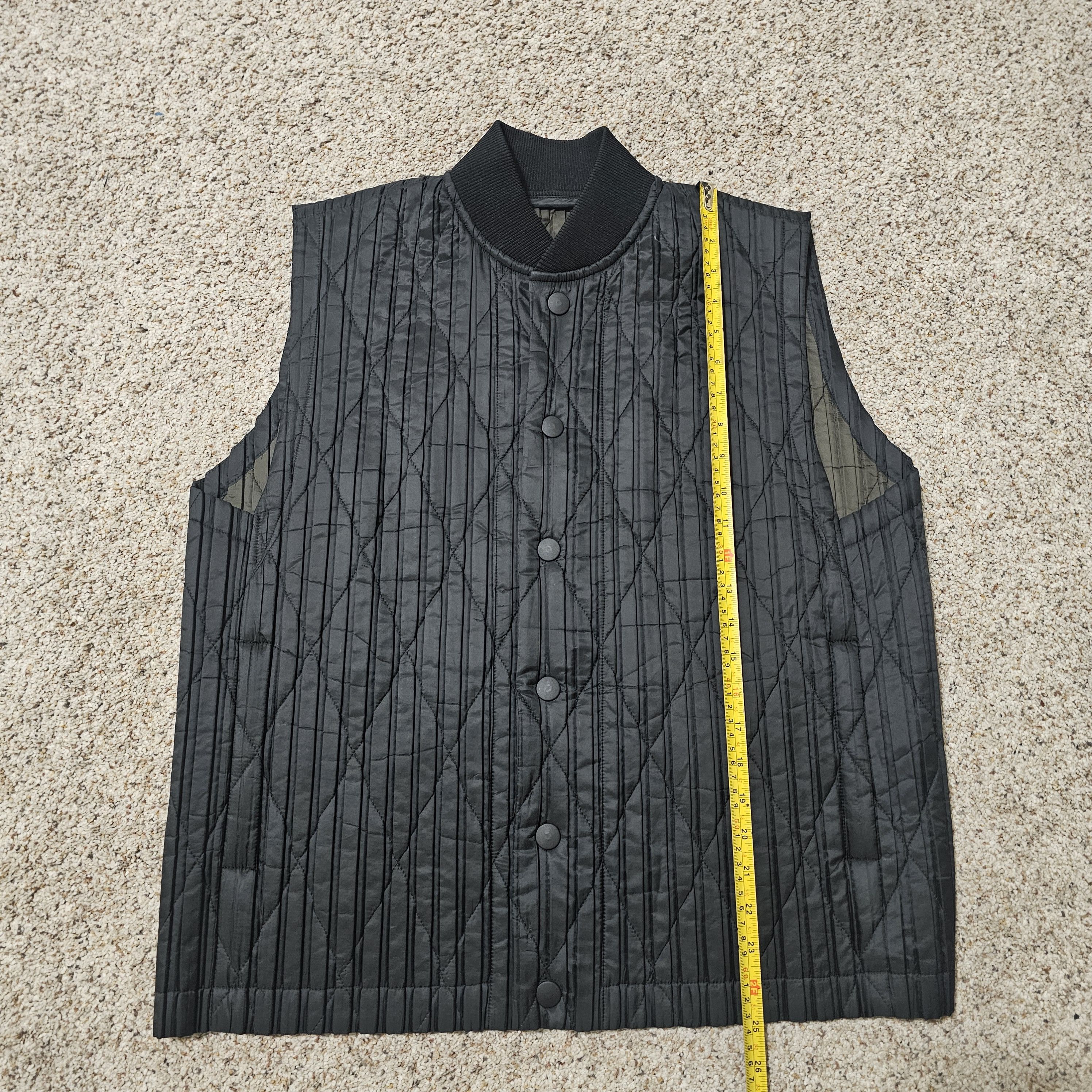 Issey Miyake Homme Plissé Issey Miyake Black Padded Pleats Vest Size 2/M Size US M / EU 48-50 / 2 - 8 Thumbnail