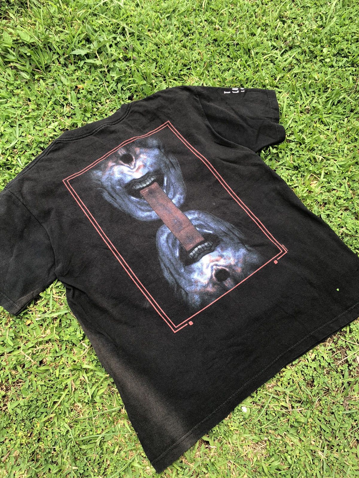 Band Tees Vintage Y2K Sunfaded Tool Los Angeles Tour Tshirt Size US L / EU 52-54 / 3 - 3 Thumbnail