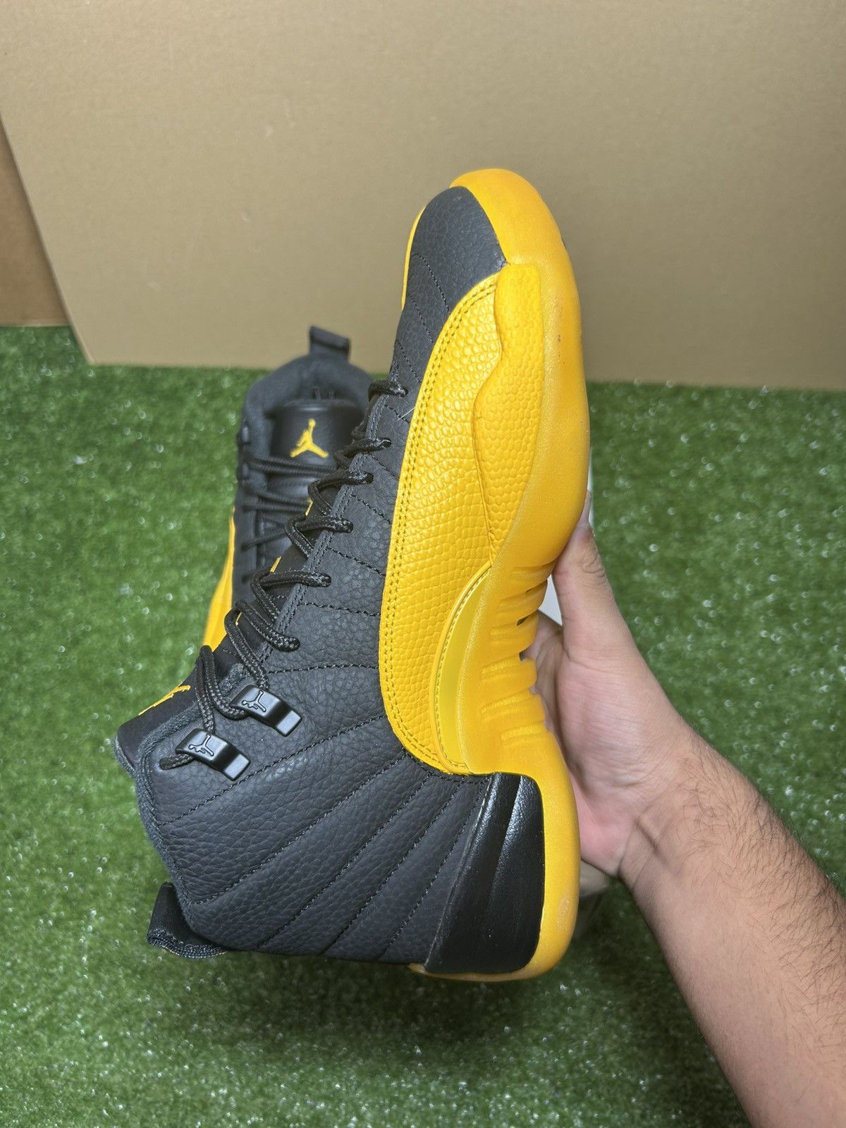 Jordan Brand Jordan 12 University Gold Size US 9 / EU 42 - 4 Thumbnail