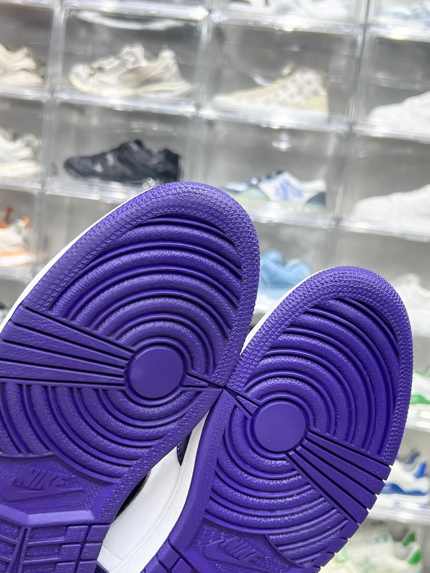 Jordan Brand Air Jordan 1 High White Purple Toe Basketball Shoes K15 Size US 11.5 / EU 44-45 - 8 Thumbnail