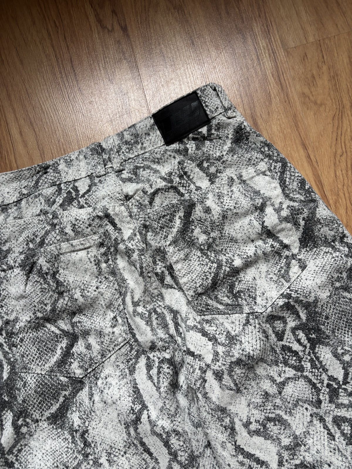 TW Steel Jeans in a crocodile-skin print Size 36" / US 14 / IT 50 - 3 Thumbnail