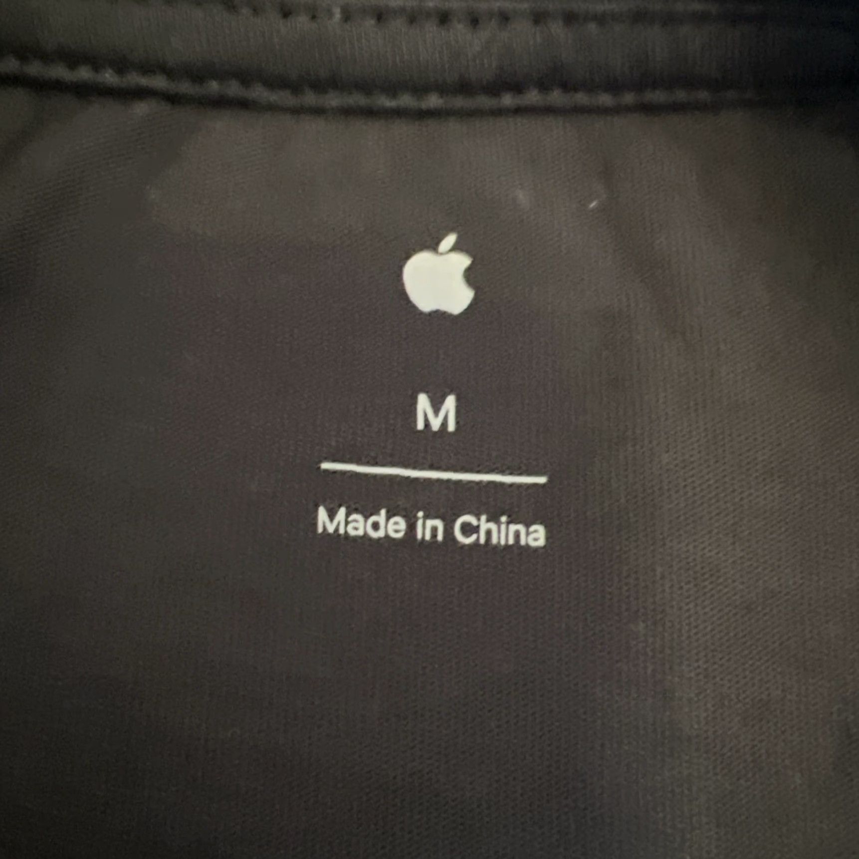 Apple NWOT Apple Park Logo California HQ Offices Parking 95014 Shirt Medium Men Black Cotton Graphic Print Tee Size US M / EU 48-50 / 2 - 3 Thumbnail