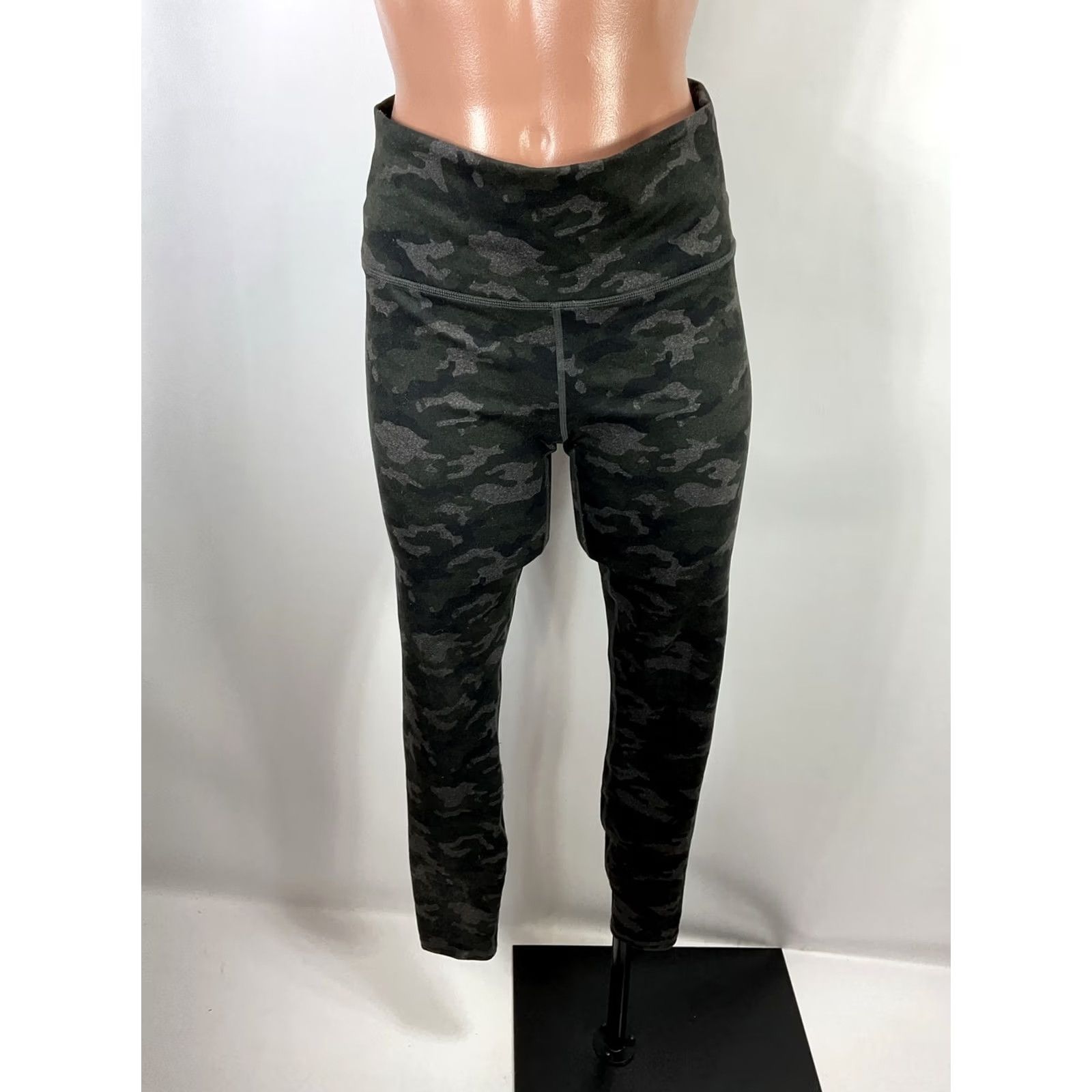 Fabletics Fabletics High Rise Powerhold Leggings - Black and Gray Camo - Women's Medium - Leggings - Skinny - Activewear Size 32" / US 10 / IT 46 - 5 Thumbnail