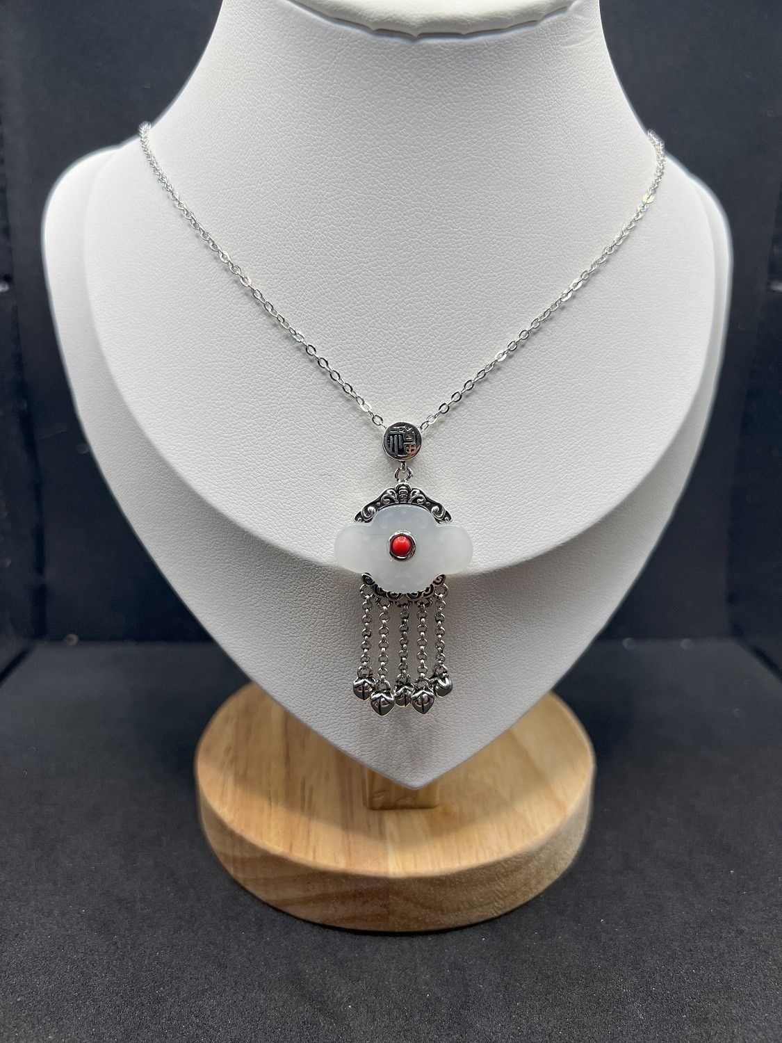 Jewelry White Jade Asian Style Chain Necklace Size ONE SIZE - 1 Thumbnail