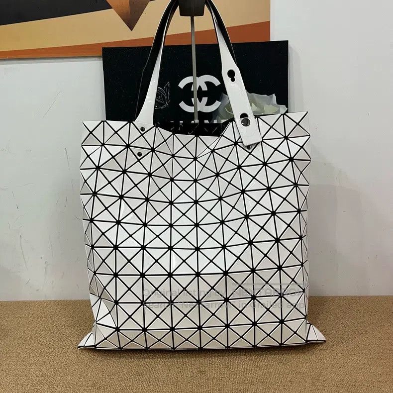 Issey Miyake Issey Miyake White Handbag Shoulder Bag Size ONE SIZE - 2 Thumbnail