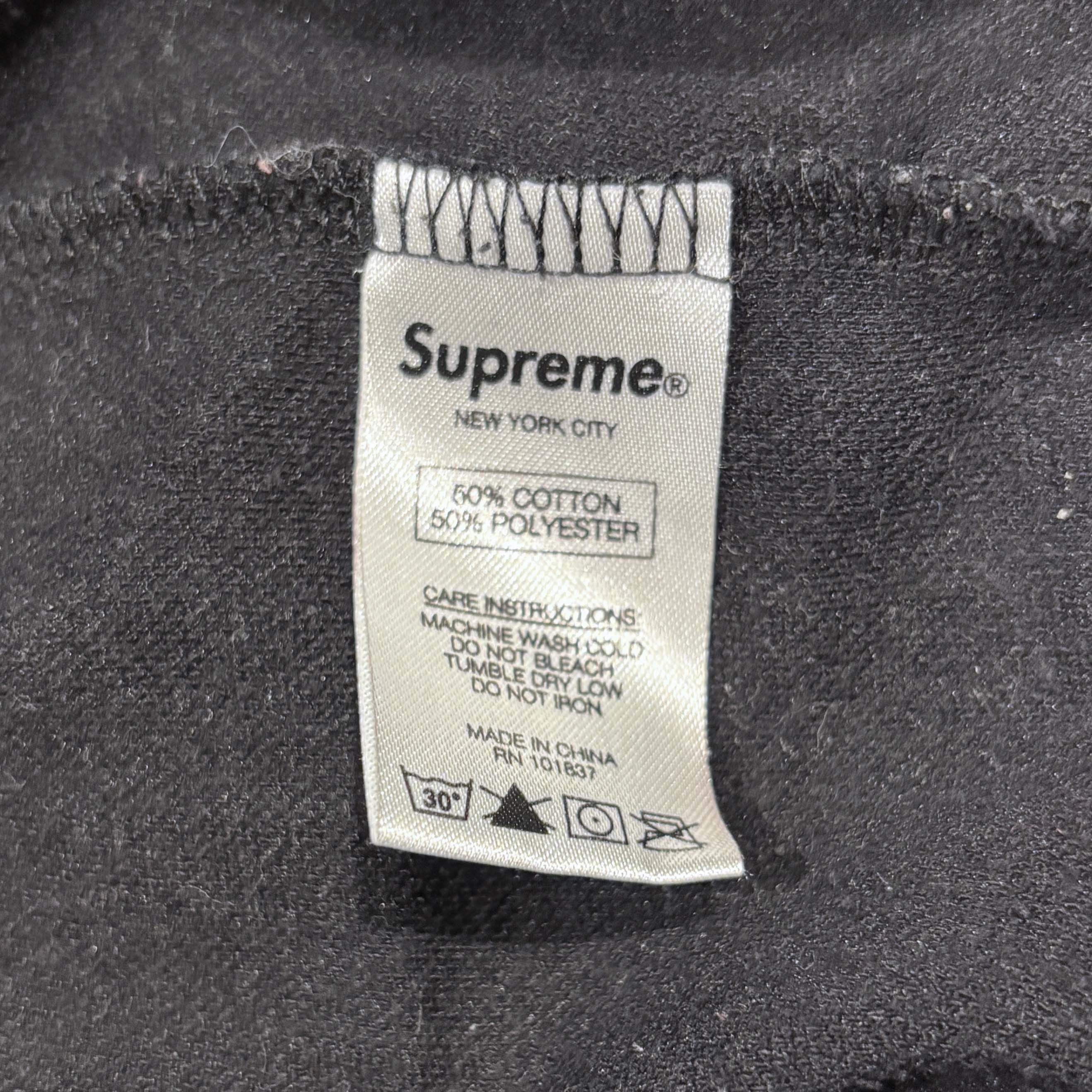 Supreme Akira Soccer Top FW17 Size US L / EU 52-54 / 3 - 6 Thumbnail