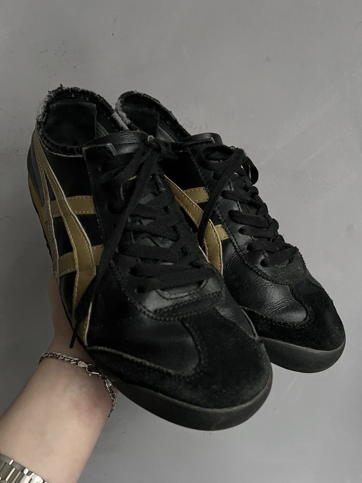 Onitsuka Tiger Onitsuka Tiger Mexico 66 Gold Black Shoes vintage y2k Size US 10 / EU 43 - 2 Thumbnail