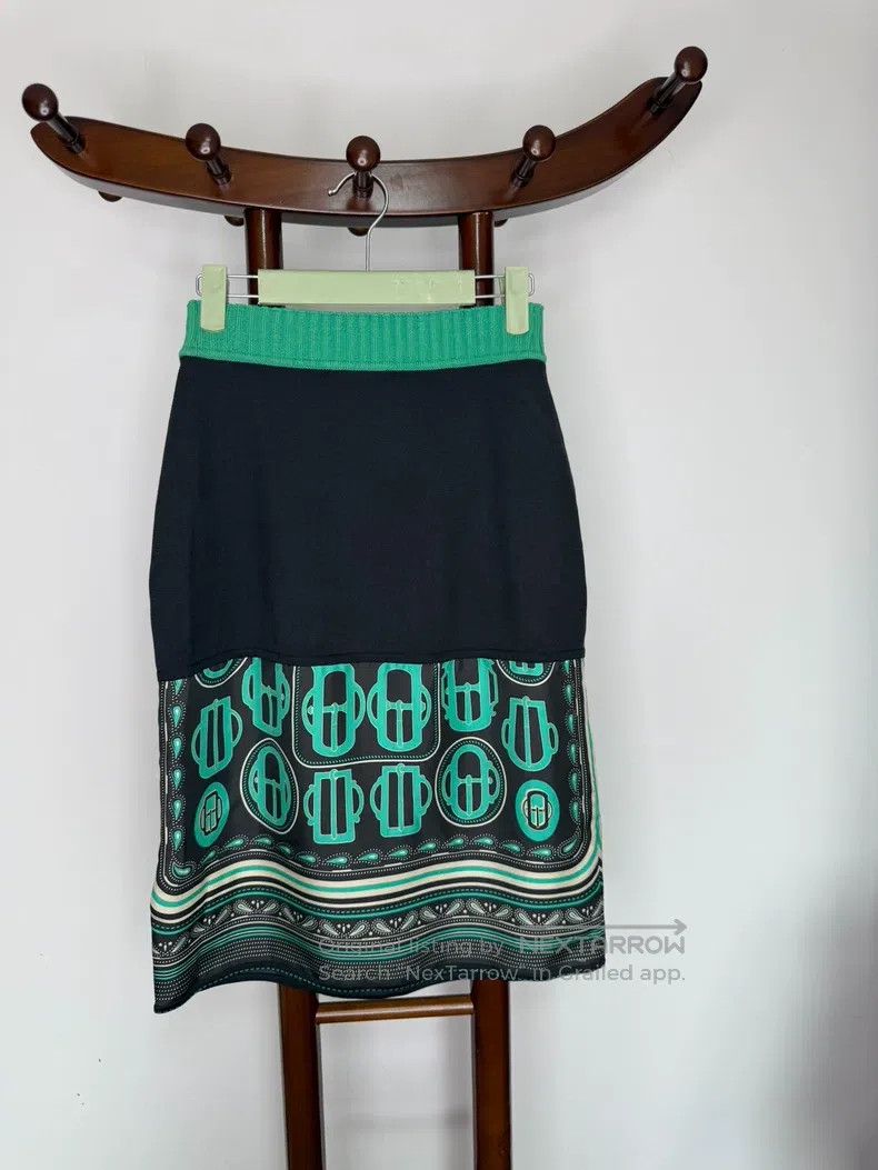 Hermes Hermes Half skirt with patchwork mulberry silk fabric, pat Size 24" / US 00 / IT 34 - 4 Thumbnail