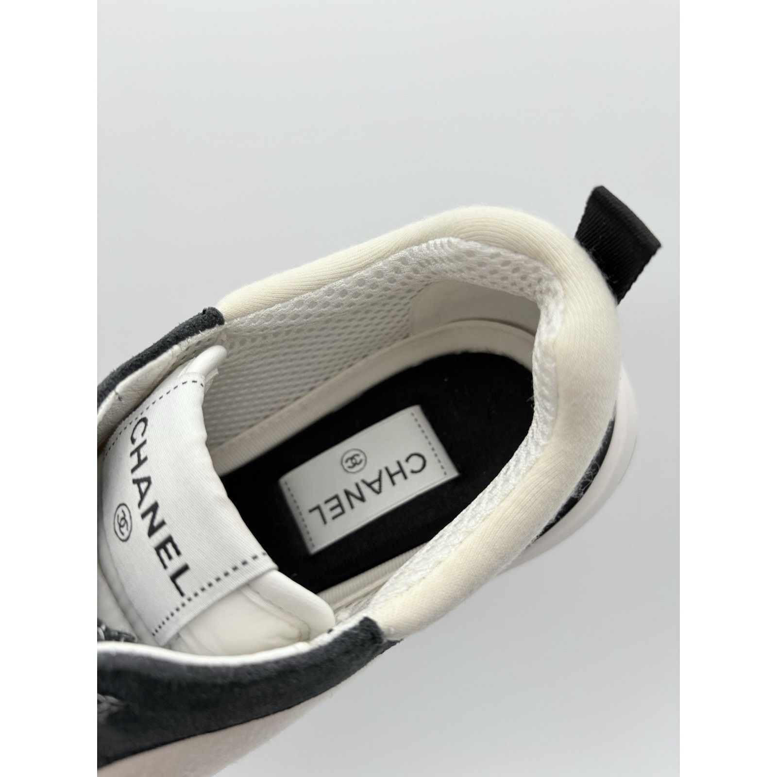 Chanel Chanel Interlocking CC Logo Suede Sneaker ' Green '| WORN 1x Size US 8 / EU 41 - 6 Thumbnail