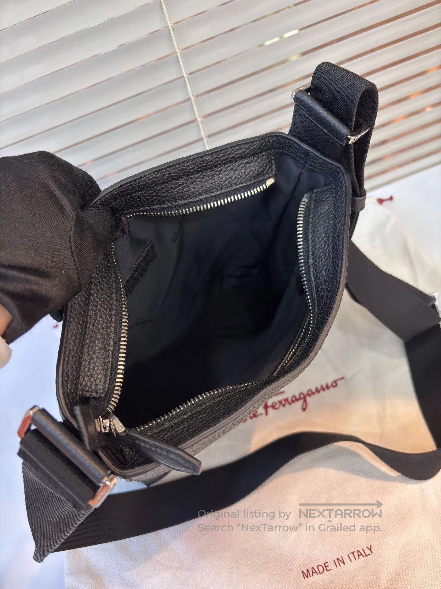 Salvatore Ferragamo Ferragamo Black Leather Men's Shoulder Bag. Size ONE SIZE - 7 Thumbnail