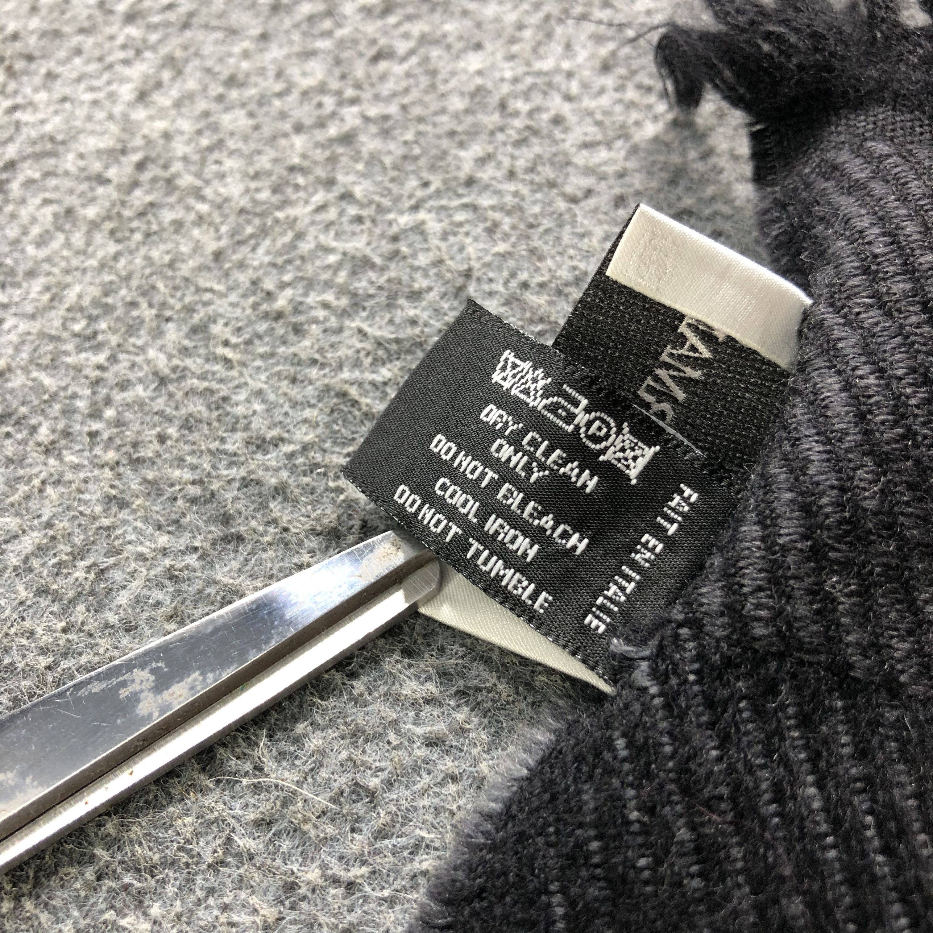 Giorgio Armani Giorgio Armani Spell Out Wool Scarf Muffler V1954 Size ONE SIZE - 6 Thumbnail