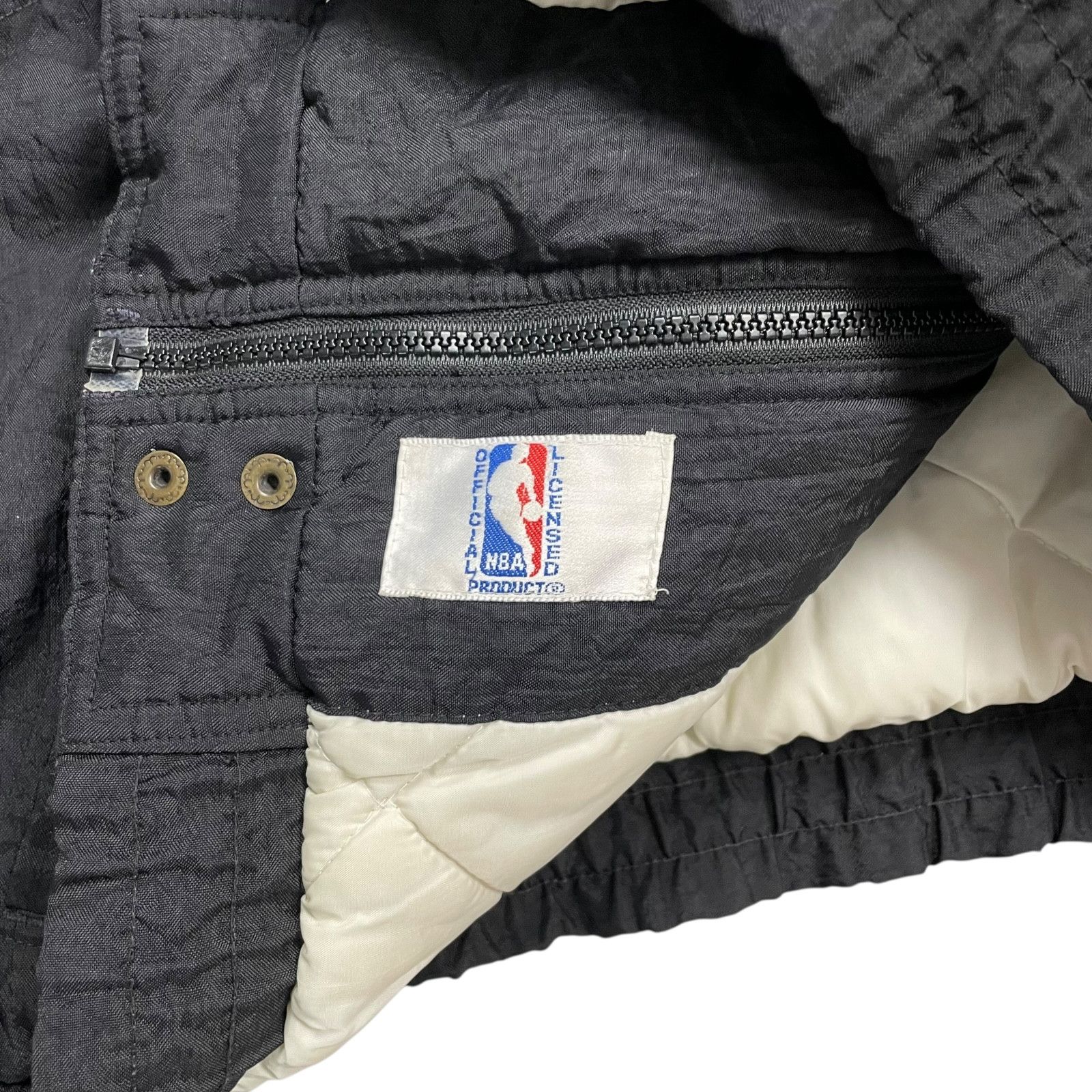 NBA VTG 90s CHARLOTTE HORNETS APEX ONE FULL ZIP PUFFER JACKET XL Size US XL / EU 56 / 4 - 9 Thumbnail