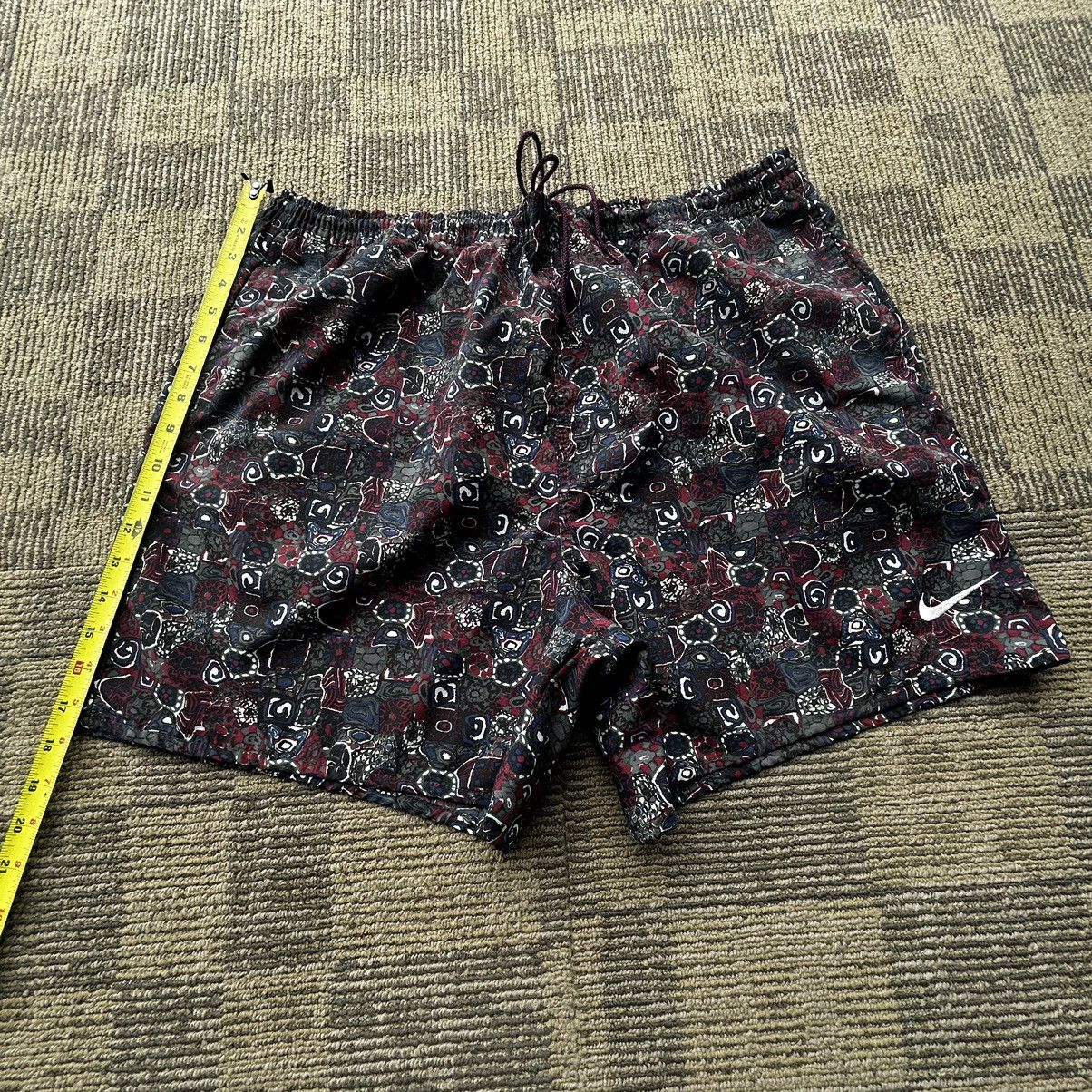 Vintage Vintage 90’s Nike Abstract Goemetric Print Swoosh Shorts Size US 38 / EU 54 - 5 Thumbnail