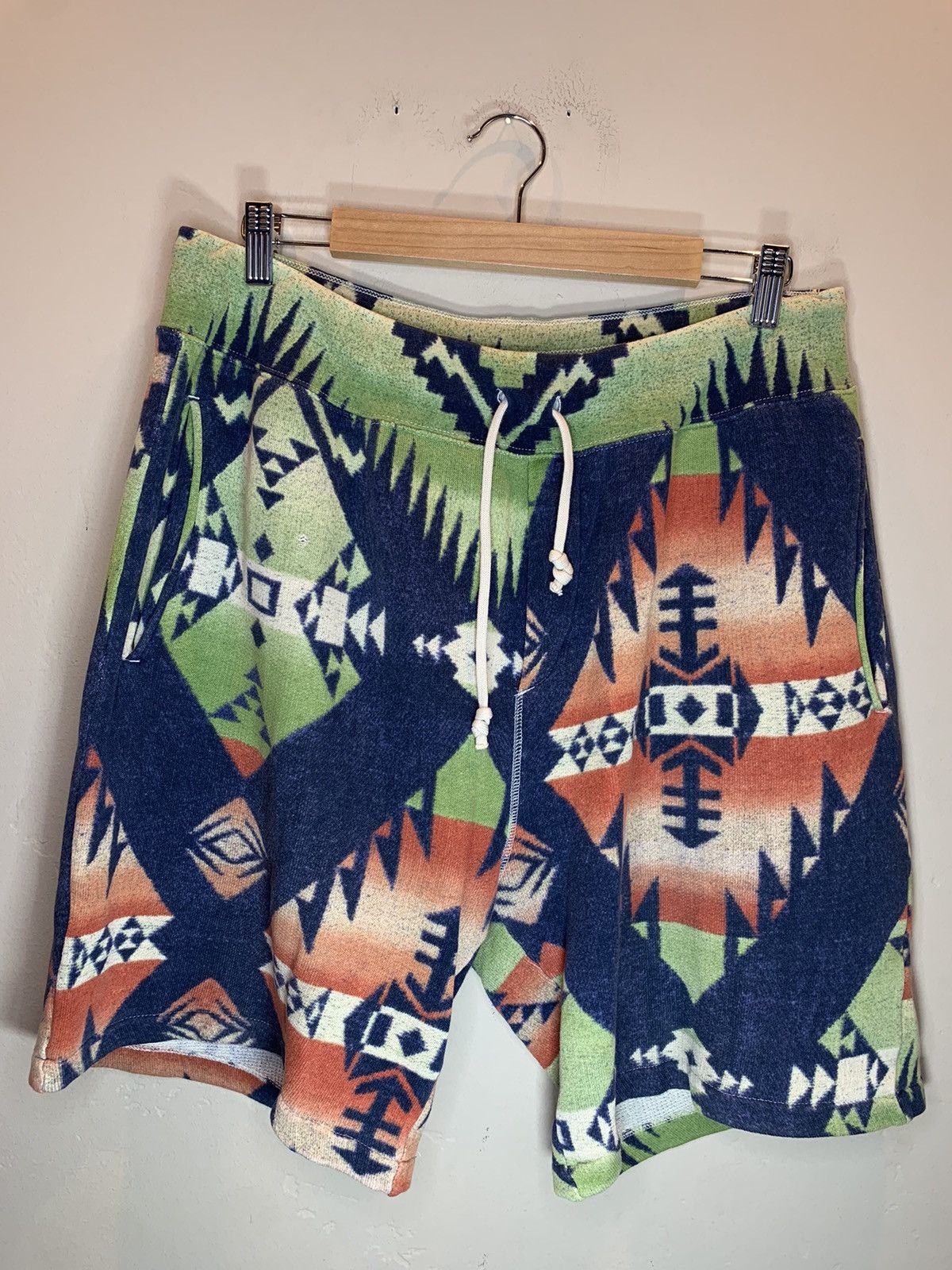 Polo Ralph Lauren *RARE* Vintage 90’s Polo Ralph Lauren Aztec Art Sweat Shorts Size US 34 / EU 50 - 1 Thumbnail