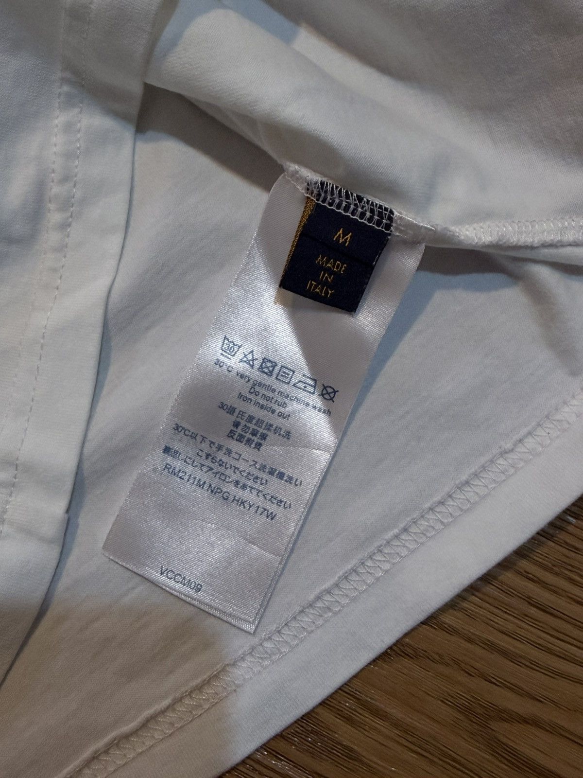 Louis Vuitton LV tee Size US M / EU 48-50 / 2 - 8 Thumbnail