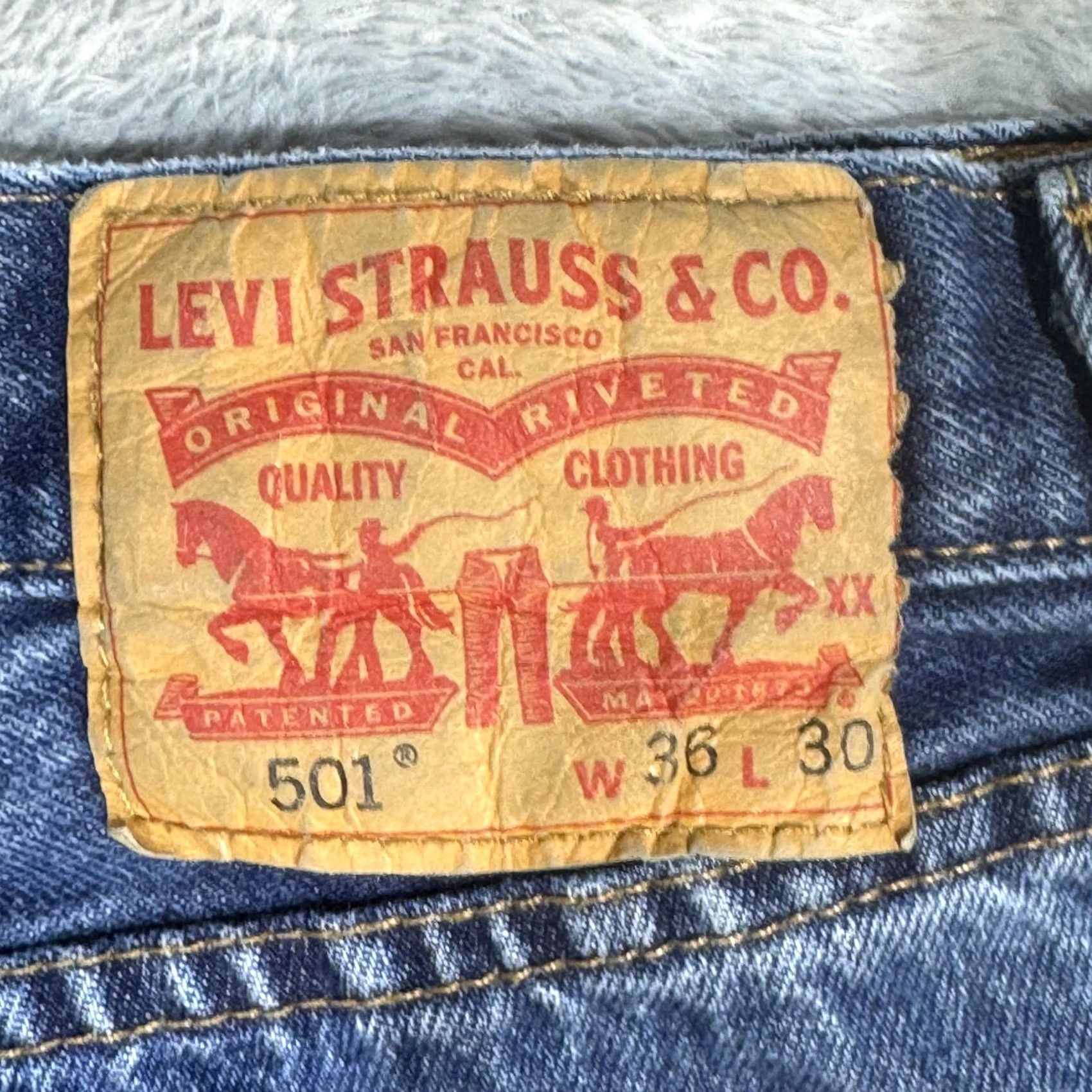 Levi's VINTAGE Levi's 501 Jeans Mens 36x30 Blue Straight Leg Button Fly Original Fit Button Fly Size US 36 / EU 52 - 3 Thumbnail