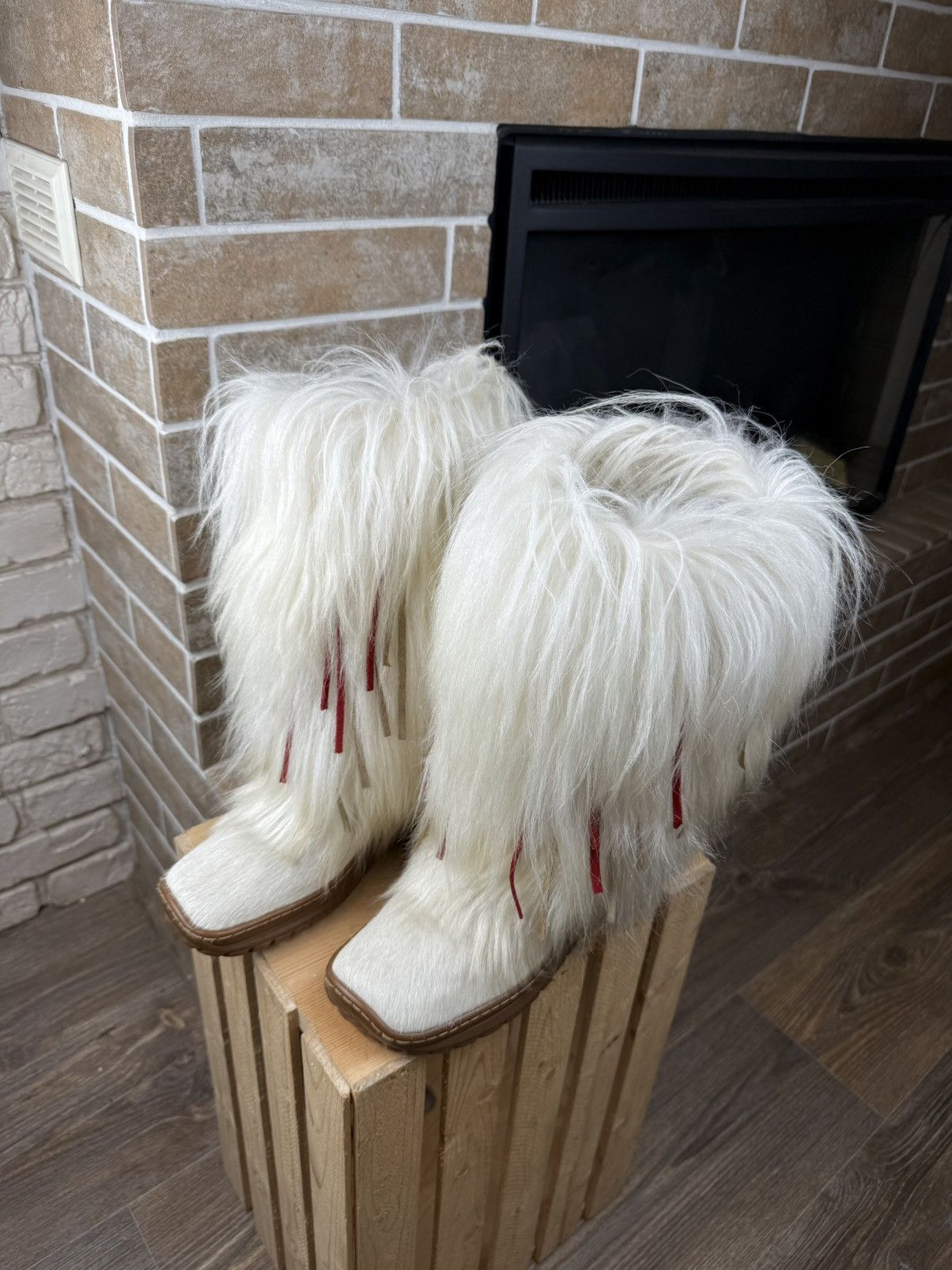Vintage Vintage Y2K White Fluffy Fur Yeti Fuzzy Snow Boots Size US 8 / IT 38 - 4 Thumbnail