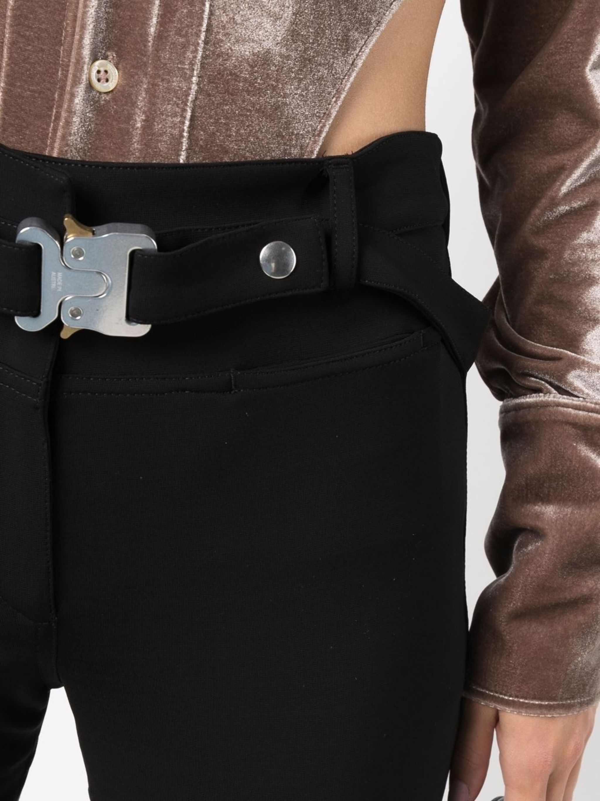 1017 ALYX 9SM o1mle0424 Clasp-Belt Bootcut Trousers in Black Size 27" / US 4 / IT 40 - 5 Thumbnail