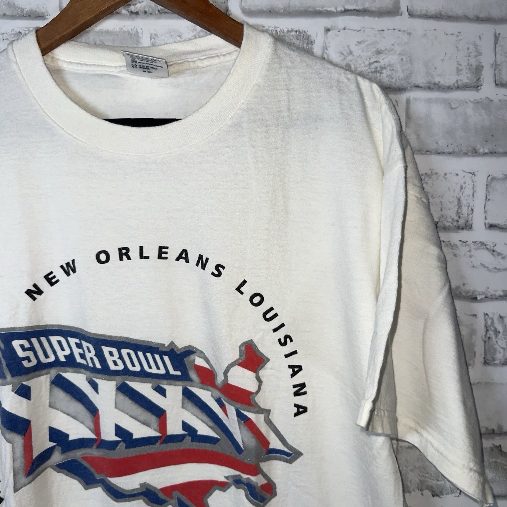 Delta VINTAGE Delta White T-Shirt XL Mens New Orleans Super Bowl 36 Graphic Tee 2002 Size US XL / EU 56 / 4 - 2 Thumbnail