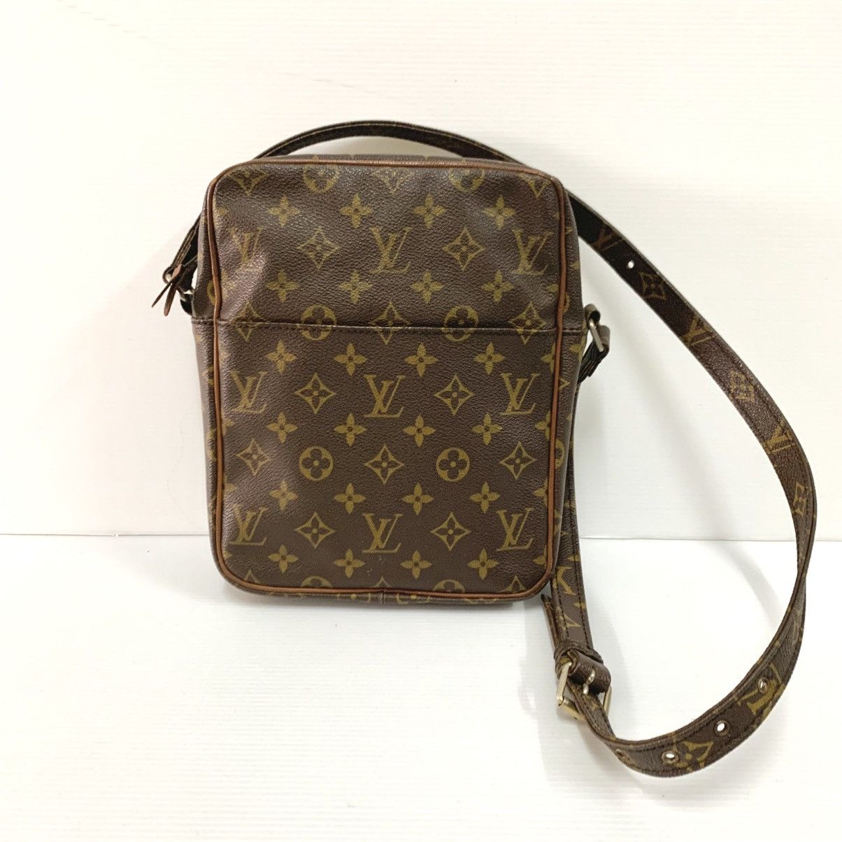 Louis Vuitton Louis Vuitton Monogram Vintage Large Danube Bag Size ONE SIZE - 2 Thumbnail