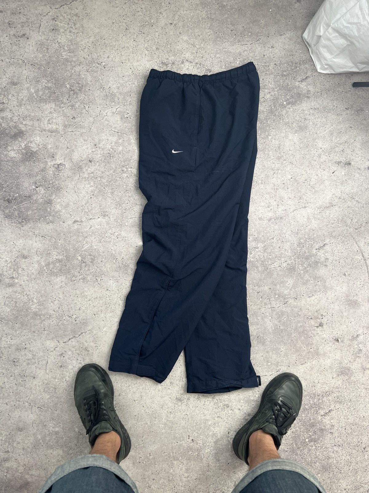 Nike Vintage Nike Nylon Pants Size US 34 / EU 50 - 1 Thumbnail