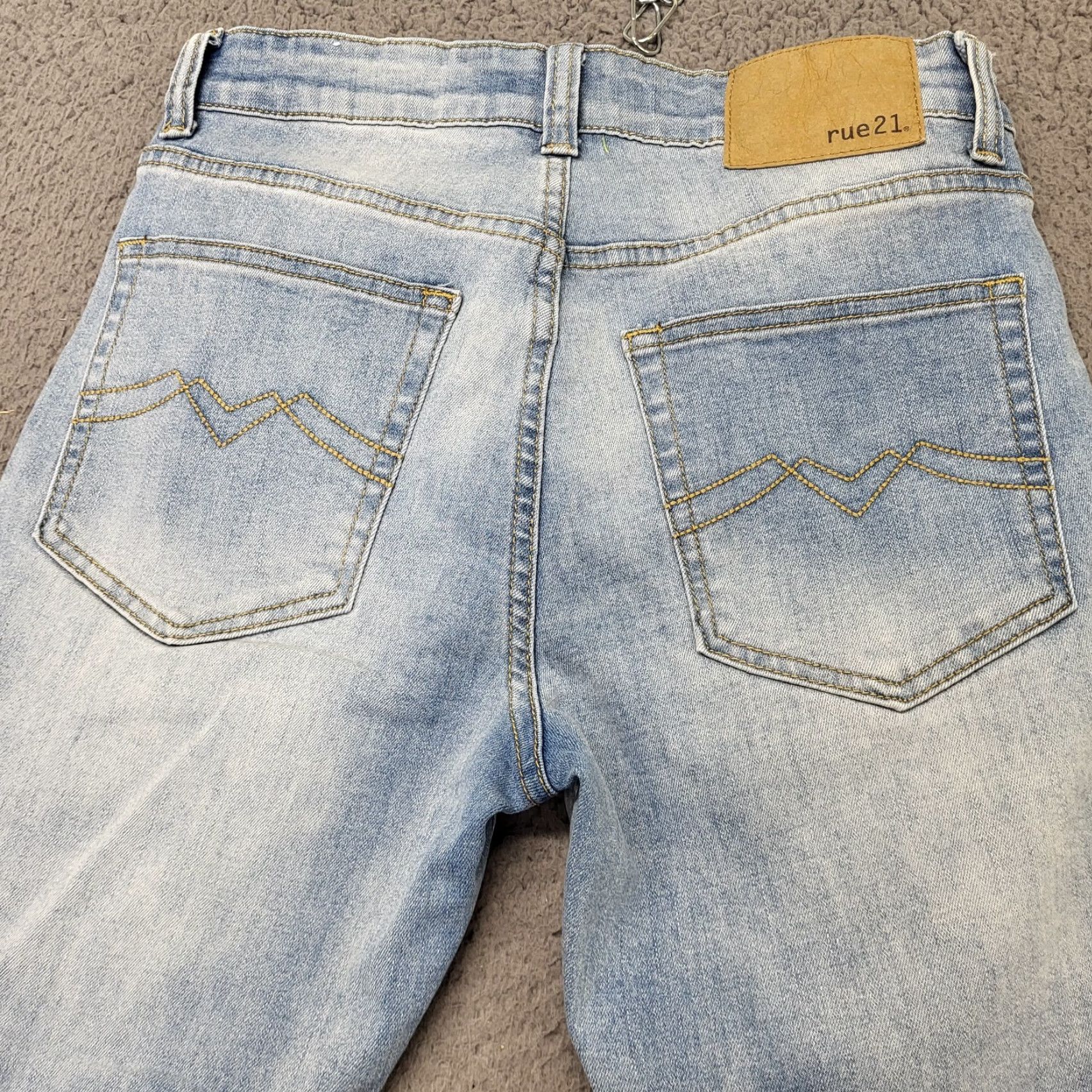 Vintage Rue 21 Jeans Men's 28x30 Blue Distressed Skinny Ultra Flex Denim 5-Pocket Slim Regular Whiskered Grunge 90s Mens Size US 28 / EU 44 - 4 Thumbnail